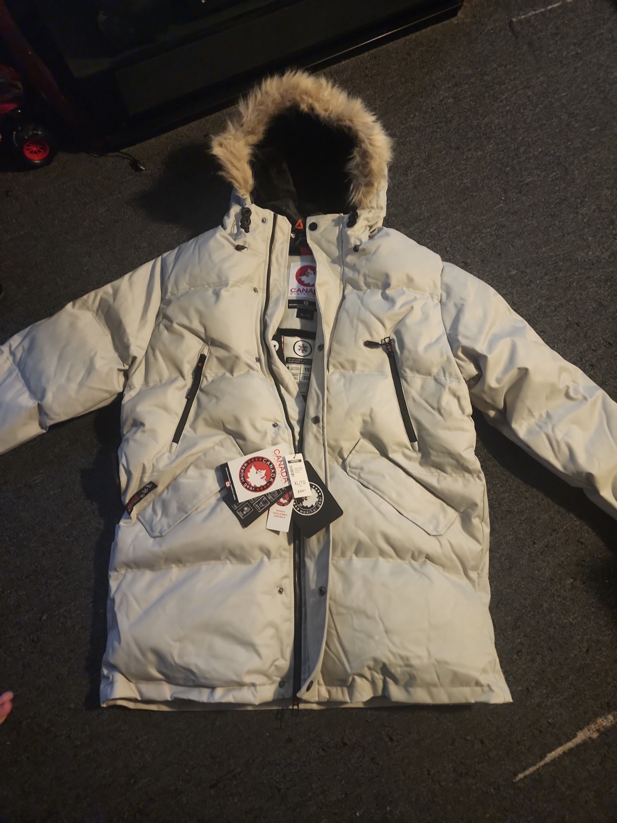 Canada Goose Expedition Men’s STONE GREY Parka Coat Hooded Fur Trim XL NWT Canada Goose Expedition Men’s STONE GREY Parka Coat Hooded Fur Trim XL NWT