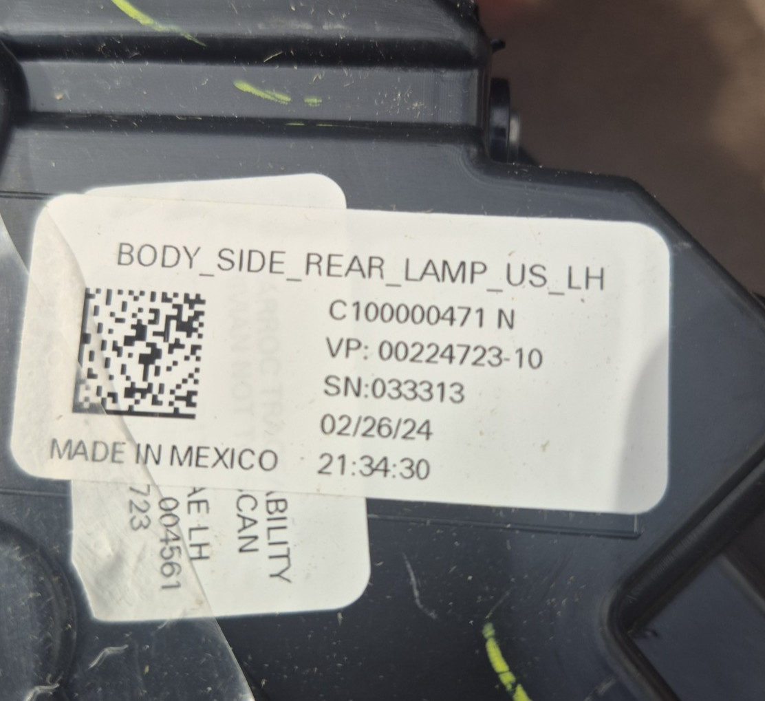 2025 RIVIAN R1T LH Rear tail light new OEM C100000471N 2025 RIVIAN R1T LH Rear tail light new OEM C100000471N