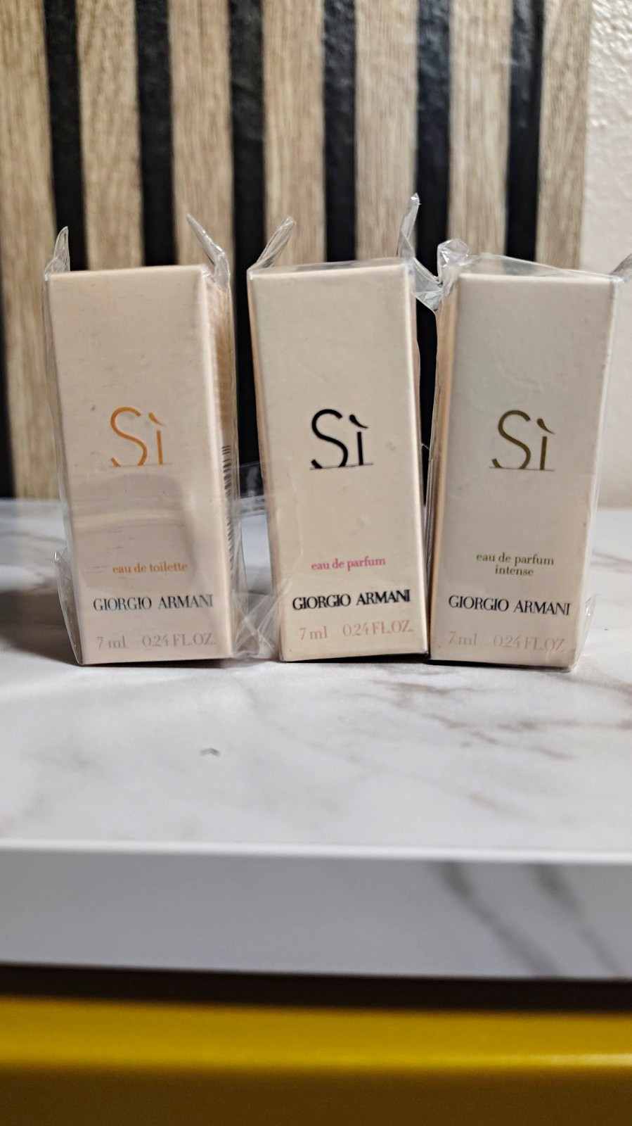 Giorgio Armani Si Eau de Toilette Spray Sample Size 0.24 fl oz