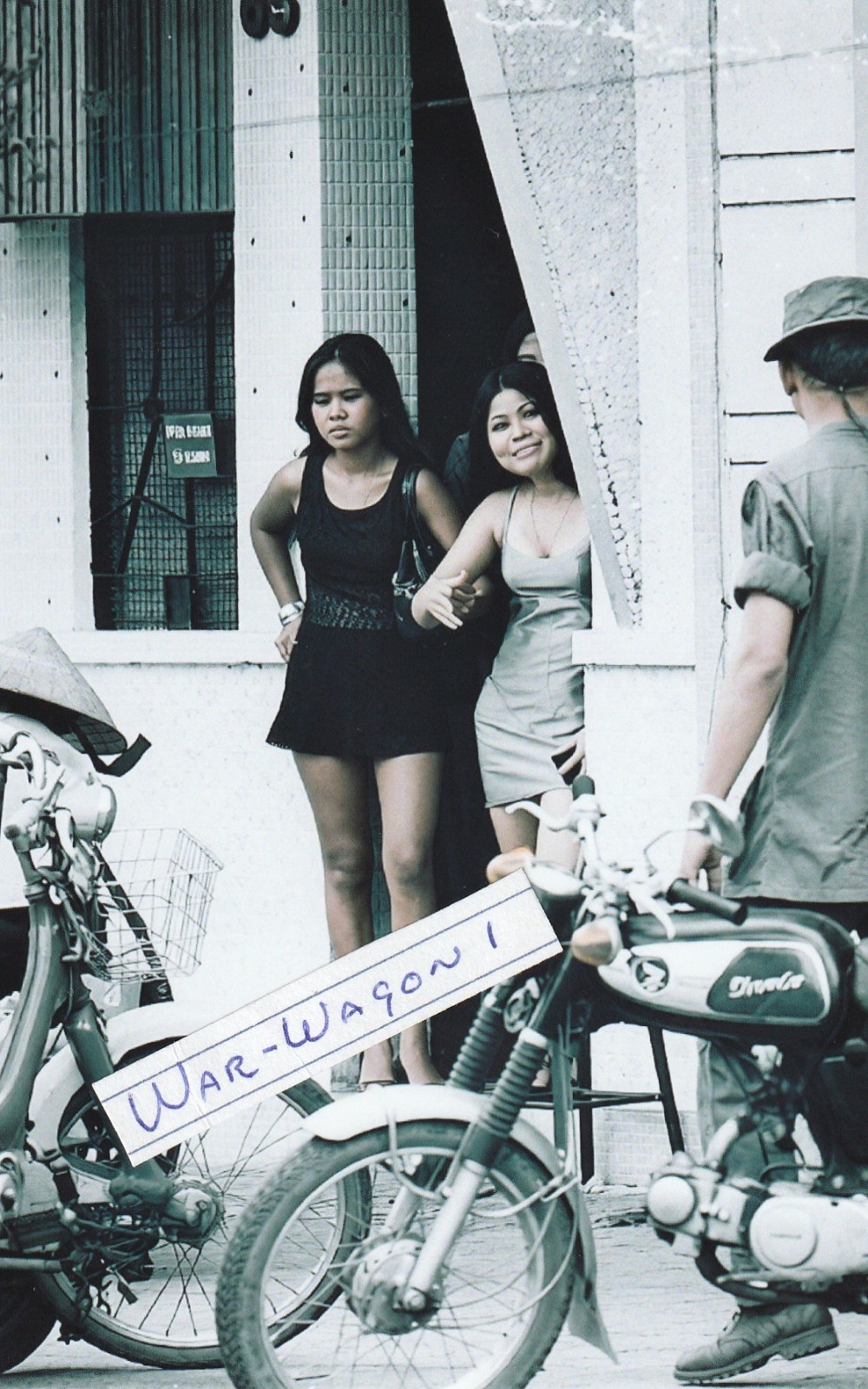 Vietnam War Photos -- . Saigon Ladys.. Vietnam War Photos -- . Saigon Ladys..