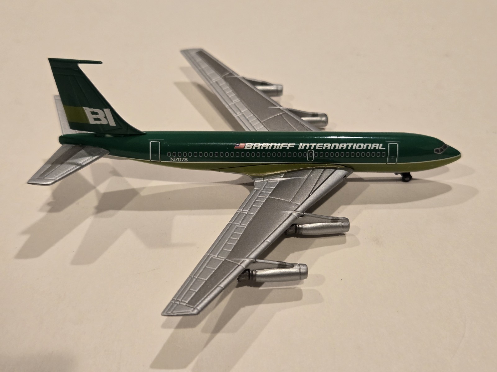 Dragon Wings Braniff International Boeing 707 1:400 Scale Diecast Model Green Dragon Wings Braniff International Boeing 707 1:400 Scale Diecast Model Green