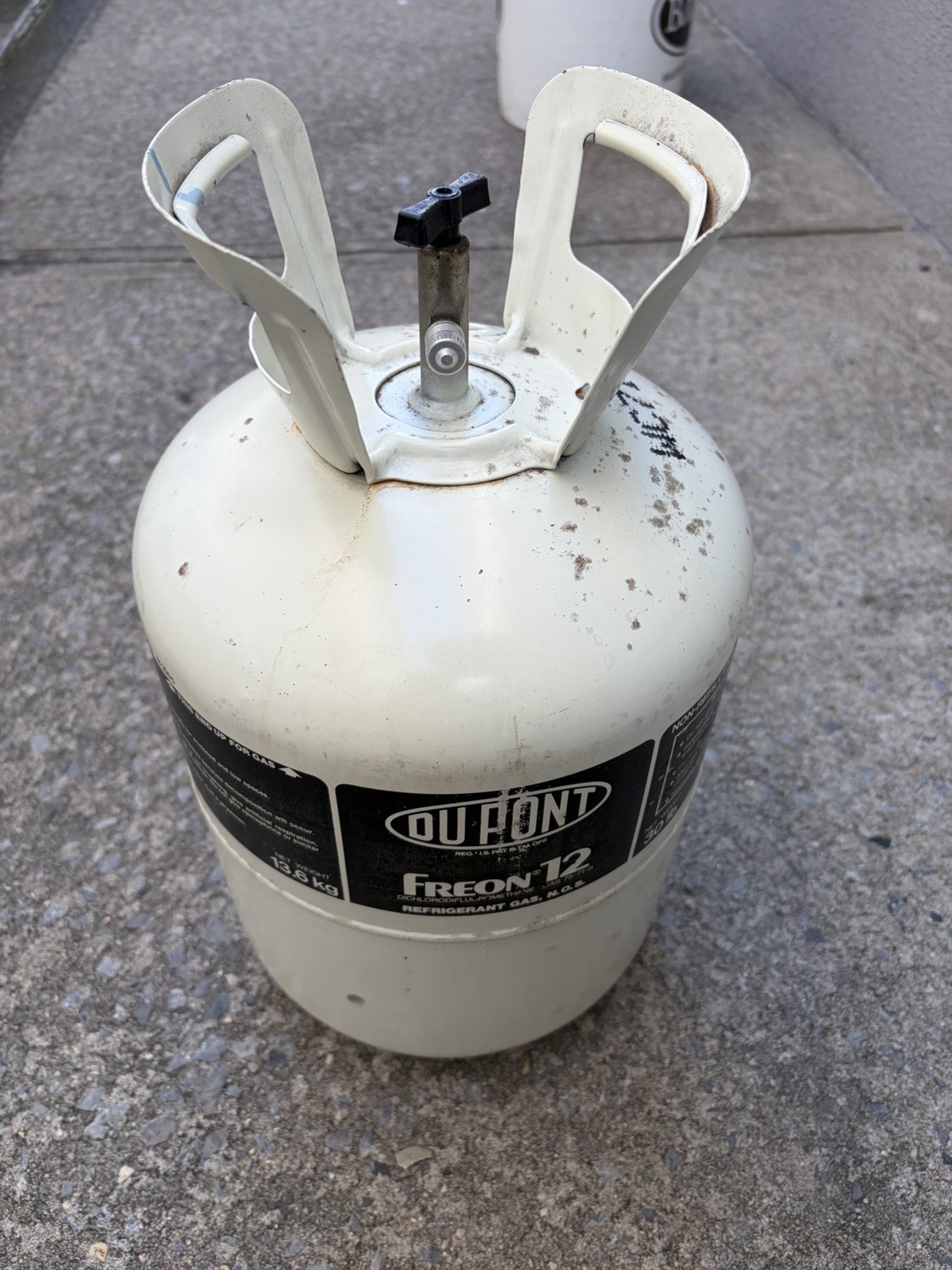 Old Stock Automotive Refrigerant 30 Lbs Old Stock Automotive Refrigerant 30 Lbs