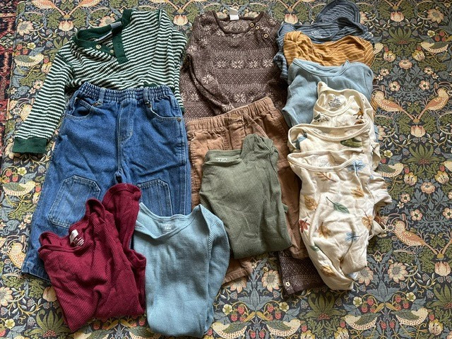 Carter’s, H&M & Vintage 18-24M Boys 13 Pc Lot – 11 Bodysuits + 2 Pants Carter’s, H&M & Vintage 18-24M Boys 13 Pc Lot – 11 Bodysuits + 2 Pants