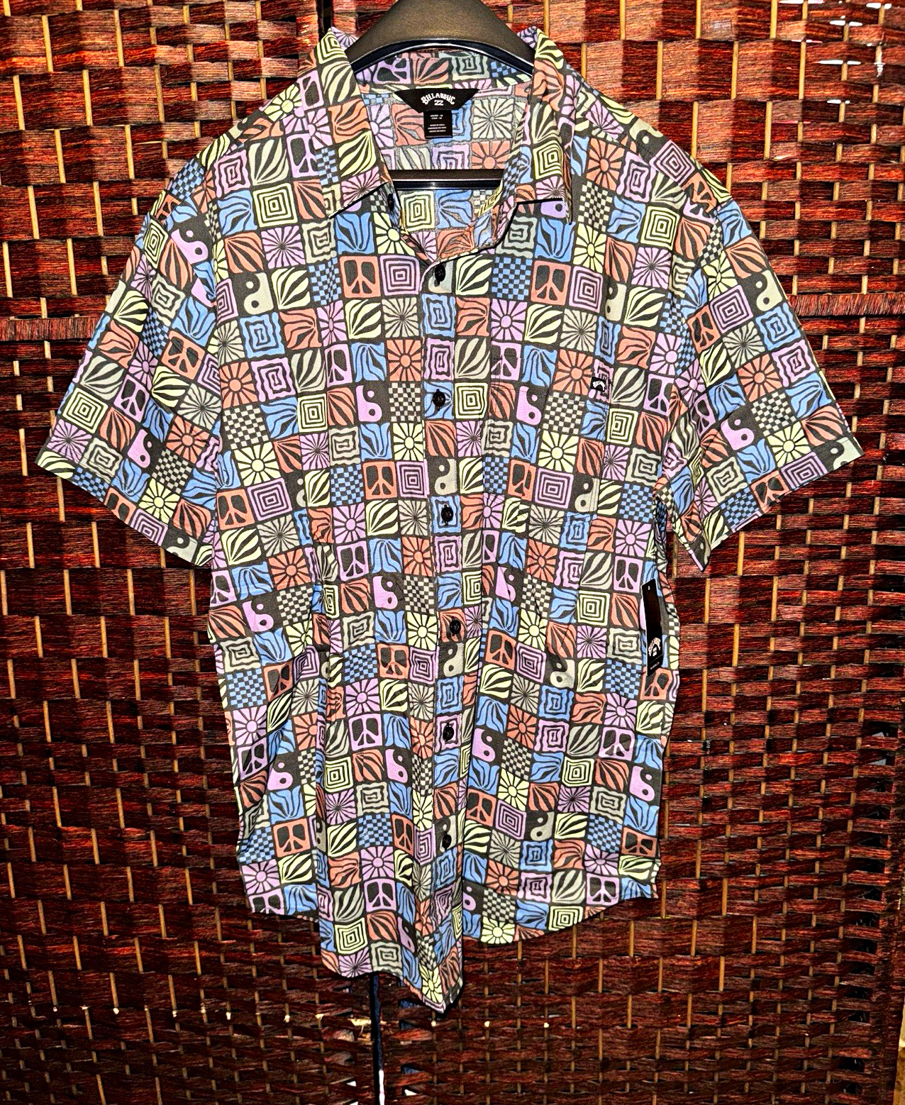 Billabong Geometric Multicolor Short Sleeve Button-Up Point Collar/Men\'s Size XL