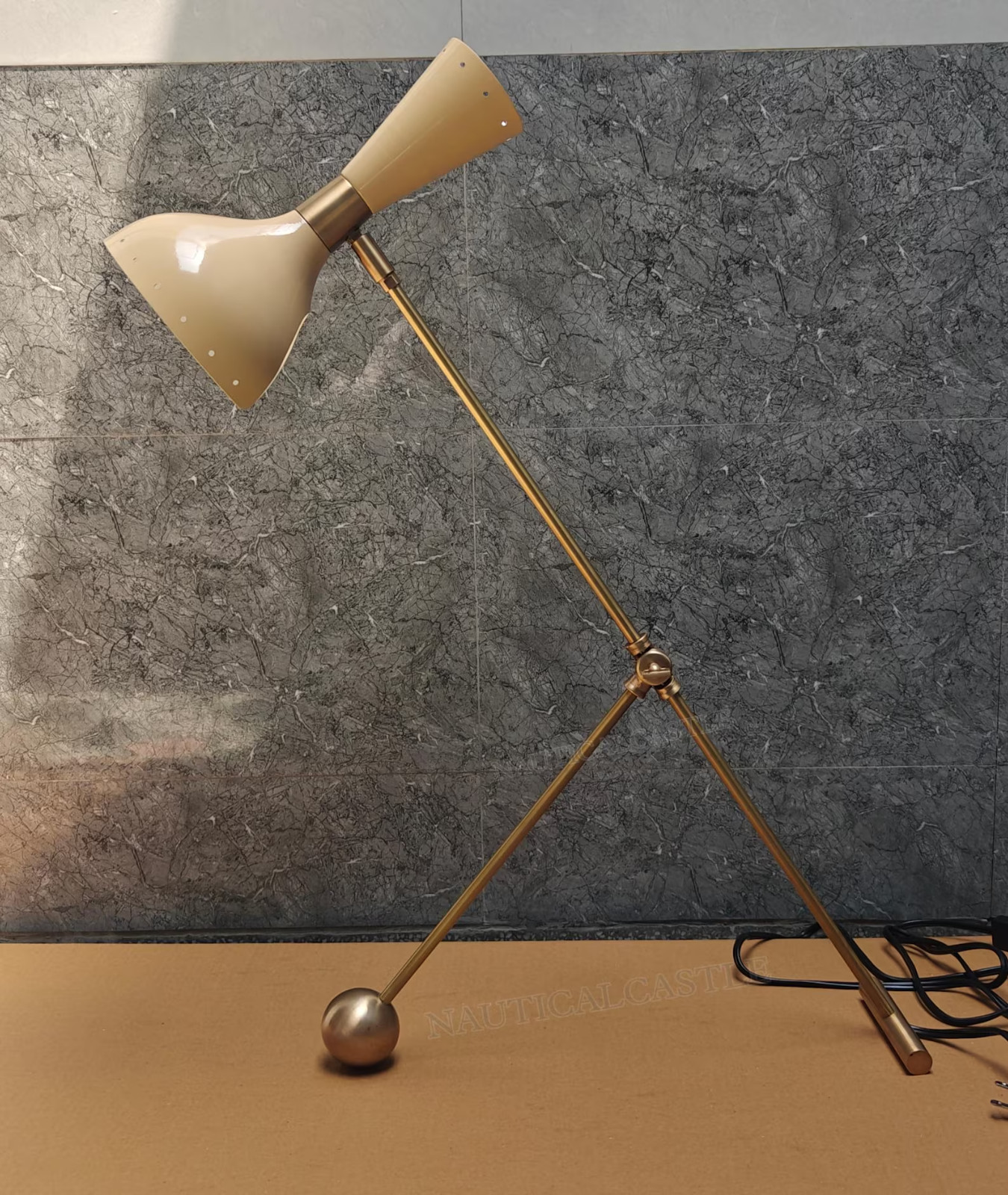 Italian Brass Diabolo Table/Desk Lamp: Mid-Century Modern Style