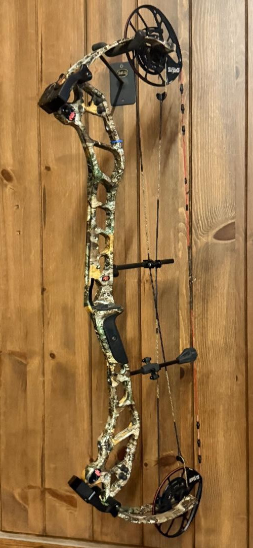 Mint PSE EVO NXT 33 70lb Evolve Cam Camo Hunting Bow RH 70lb Mint PSE EVO NXT 33 70lb Evolve Cam Camo Hunting Bow RH 70lb