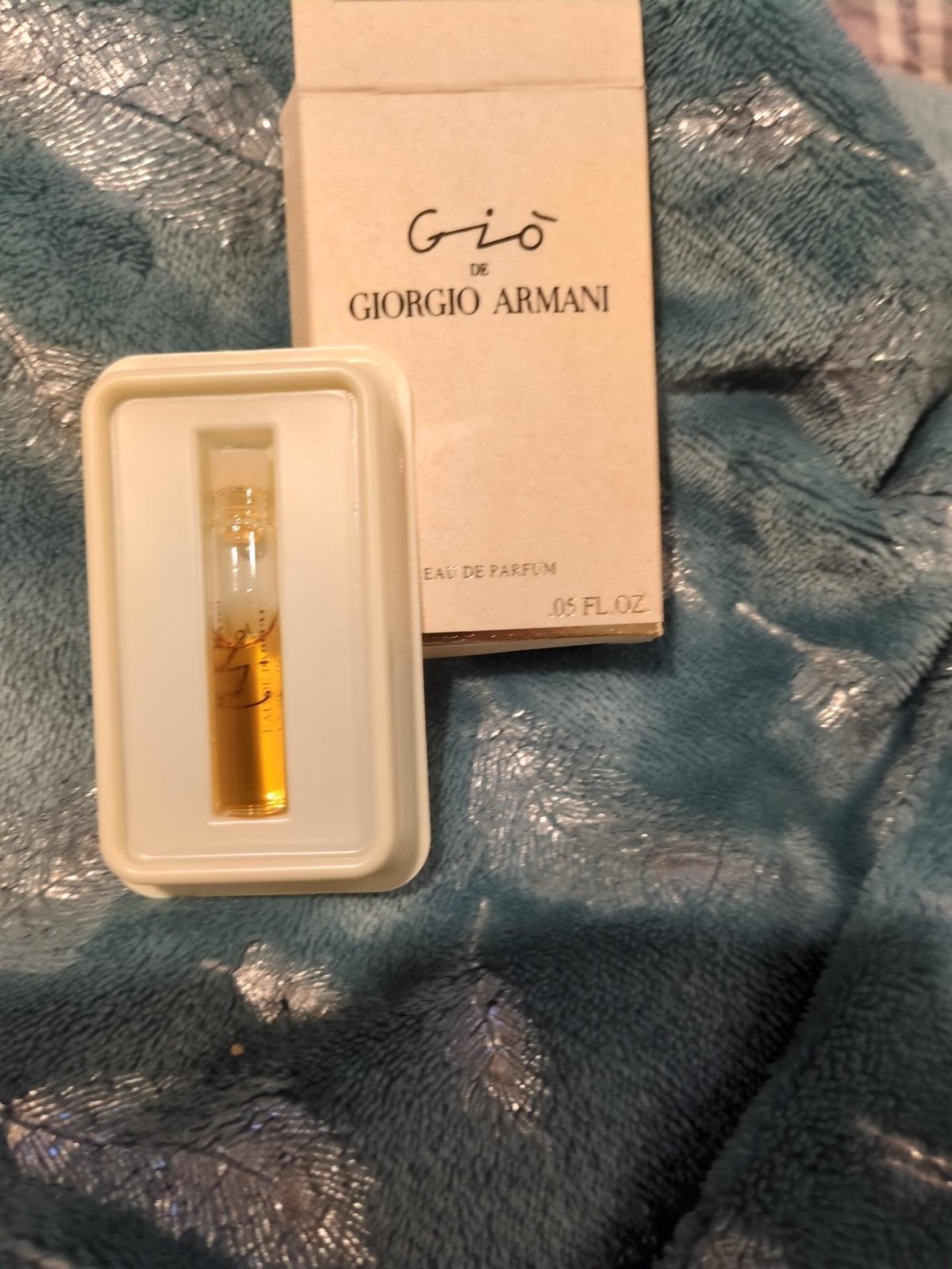Vintage Gio de Giorgio Armani 1.5ml .05 oz Perfume Sample Discontinued France Vintage Gio de Giorgio Armani 1.5ml .05 oz Perfume Sample Discontinued France
