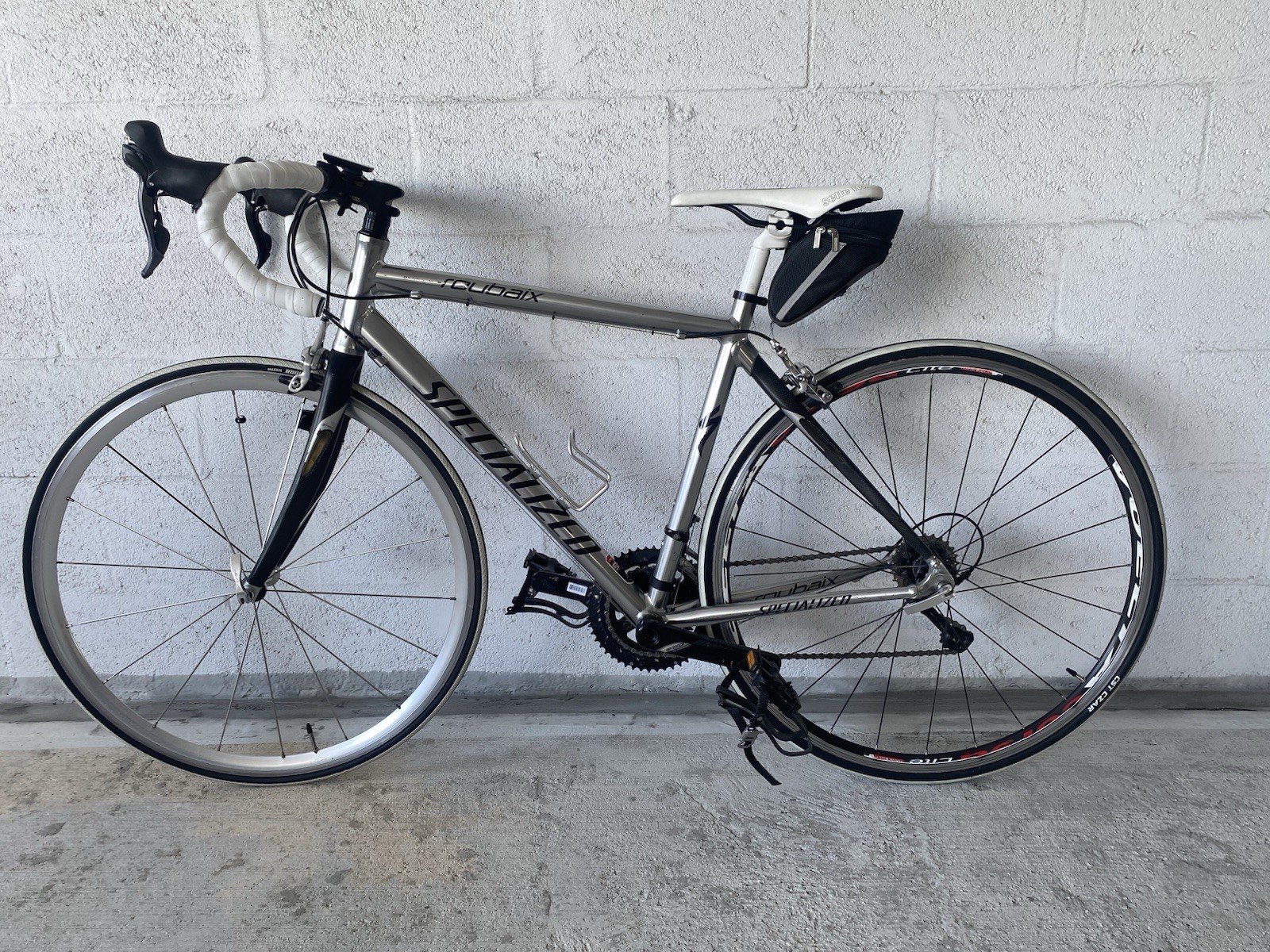 SPECIALIZED E5 SLX Road Bike 52 cm; lightweight aluminum; very good condition.