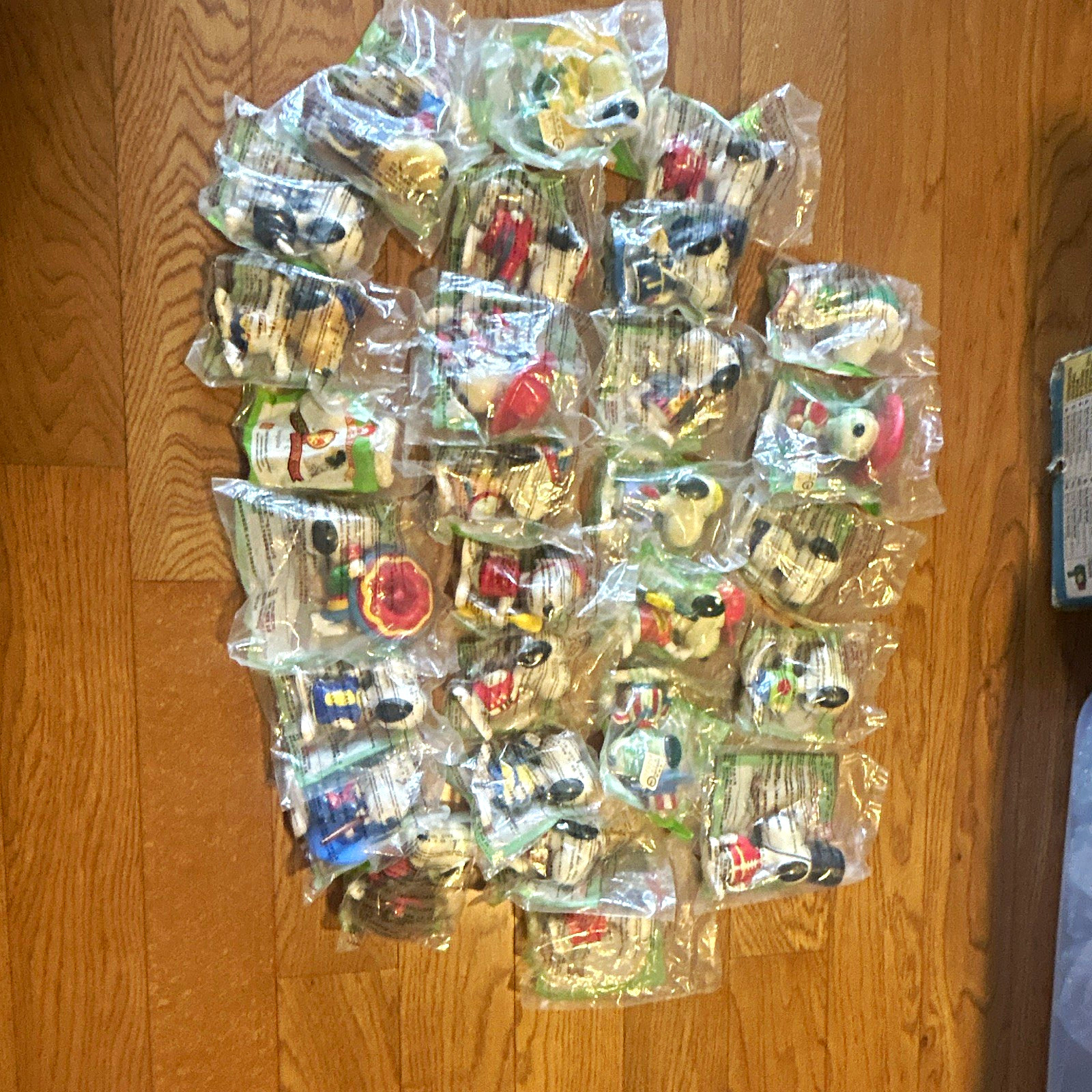 Vintage 1998 Snoopy world tour series 1 complete 28 piece set McDonald’s Vintage 1998 Snoopy world tour series 1 complete 28 piece set McDonald’s