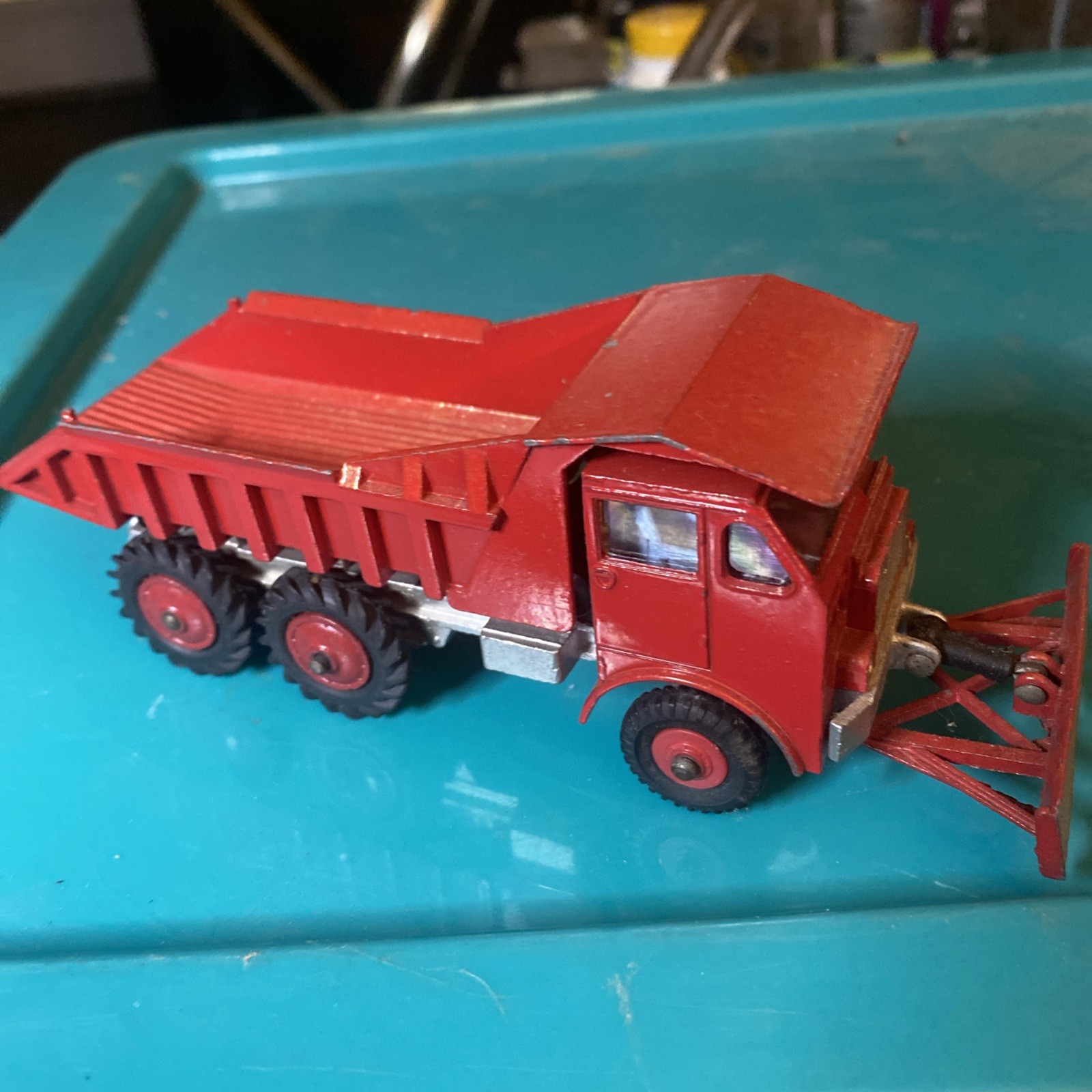 Dinky Supertoys 959 Foden Dump Truck with Bulldozer Blade red with red bubs