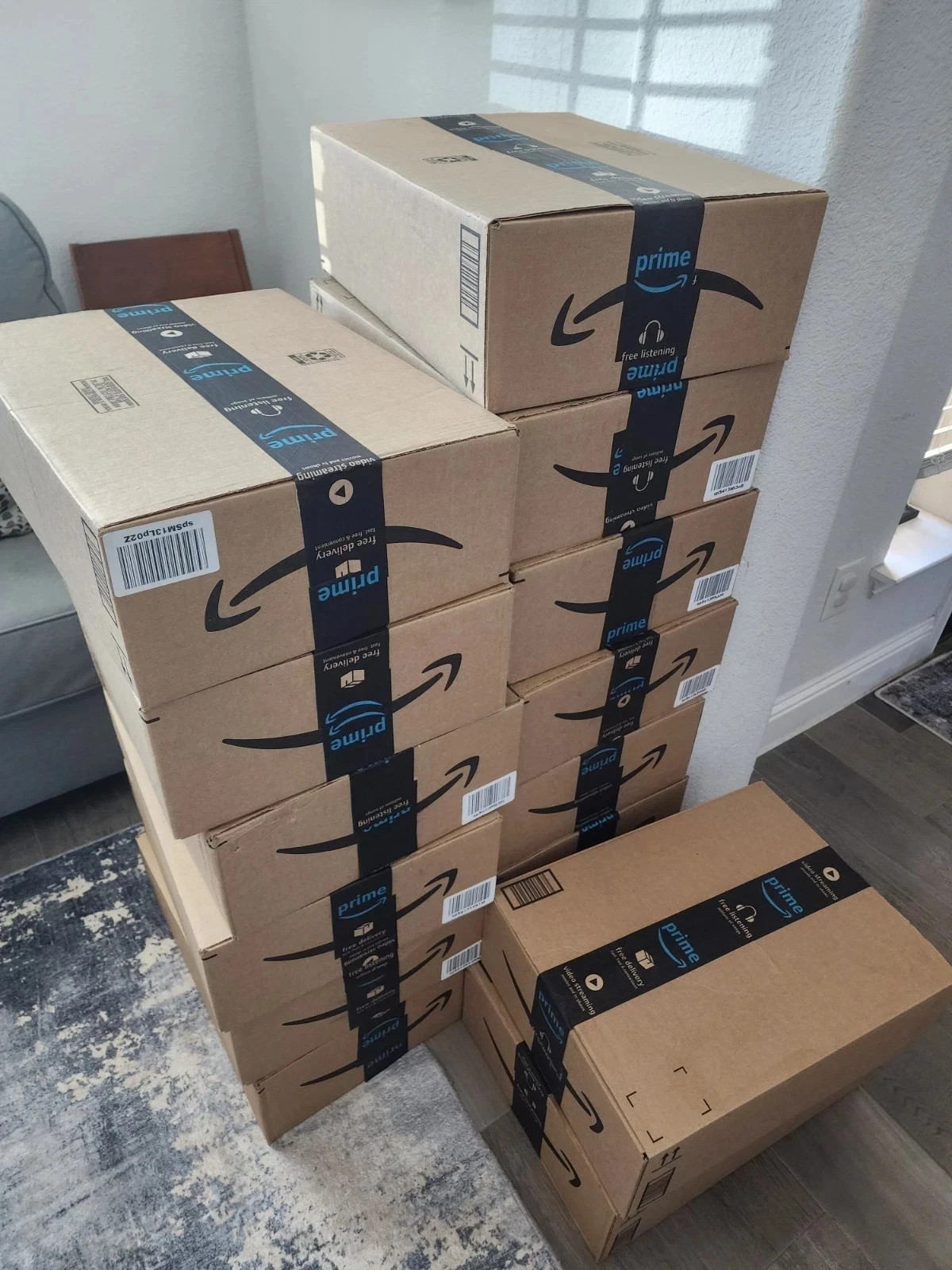 Unclaimed Goods Bundle – Assorted Name Brand Items Unclaimed Goods Bundle – Assorted Name Brand Items