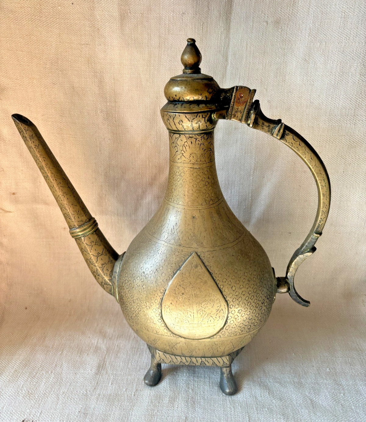 ANTIQUE MUGHAL BRASS ENGRAVED CHASED LARGE EWER ANTIQUE MUGHAL BRASS ENGRAVED CHASED LARGE EWER