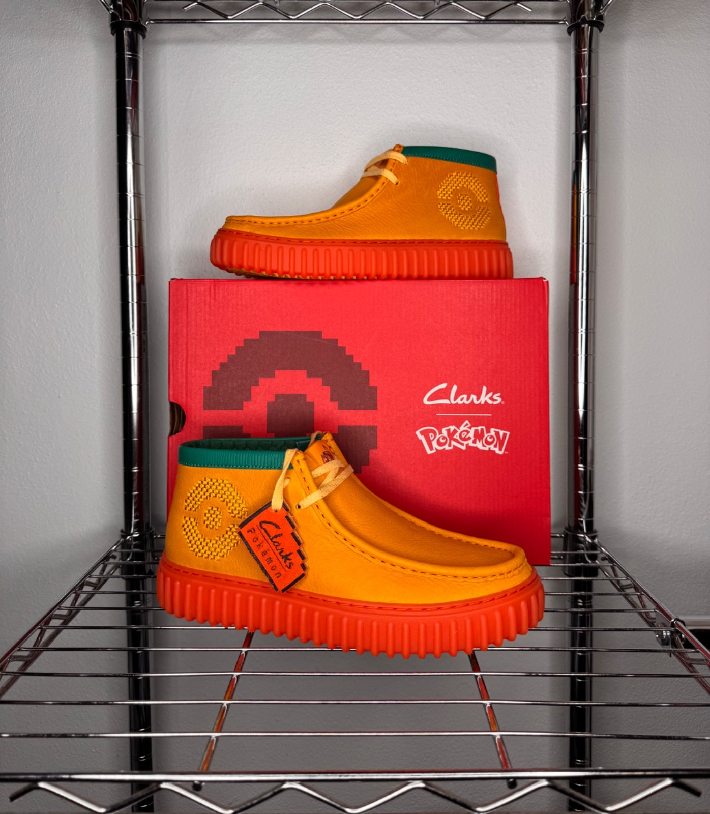 Men\'s - Clarks Torhill Explore x Pokemon \'Endgame Pack - Charizard\' Men\'s - Clarks Torhill Explore x Pokemon \'Endgame Pack - Charizard\'