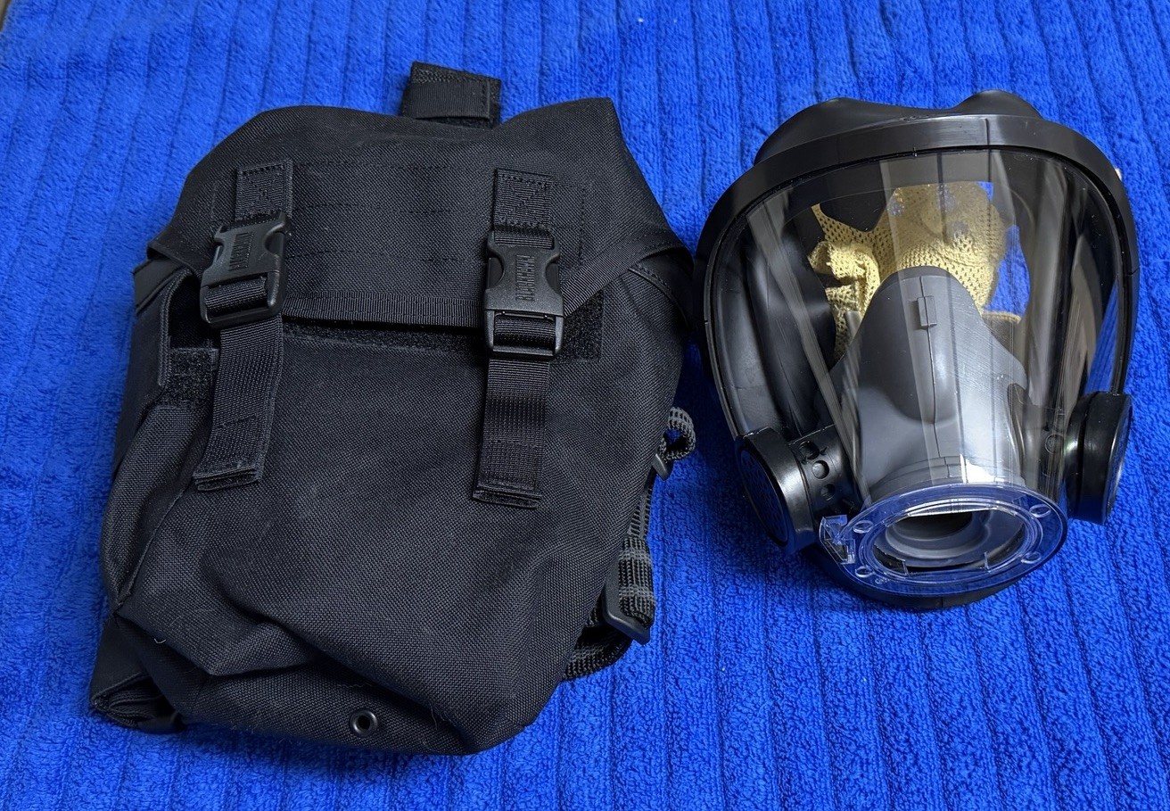 New Scott AV3000 SCBA Mask 5pt Headnet Size Medium With Blackhawk Carry Case