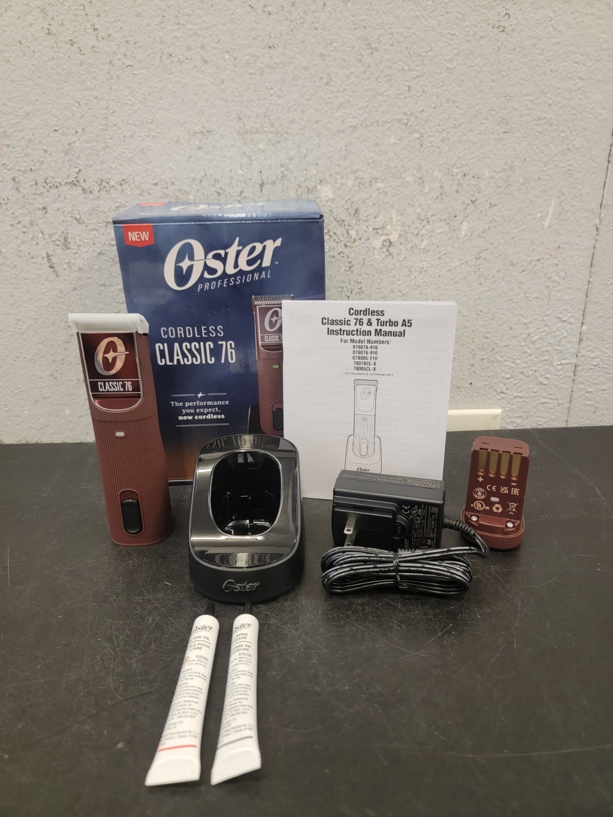 Brand New Oster Classic 76 Professional Cordless Hair Clippers 76076-910 Brand New Oster Classic 76 Professional Cordless Hair Clippers 76076-910