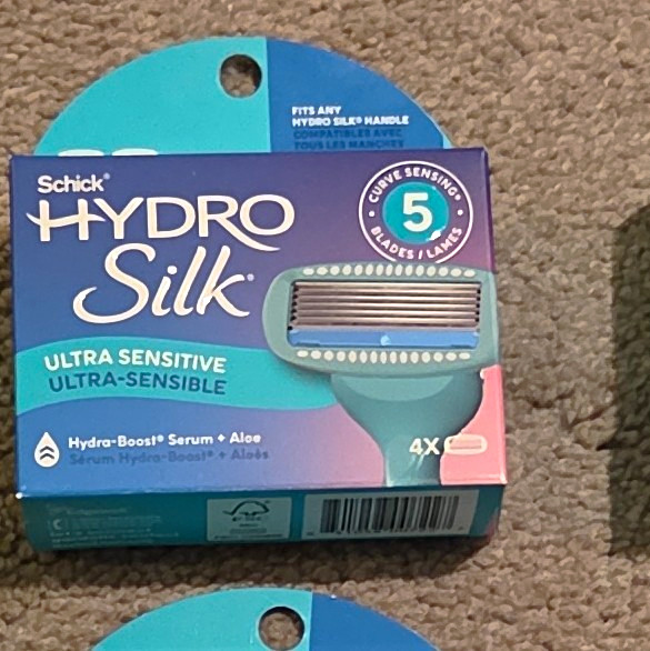 4 Schick Hydro Silk  Sensitive 5-Blade Refill Carts, 4 Count 20 Total Blades