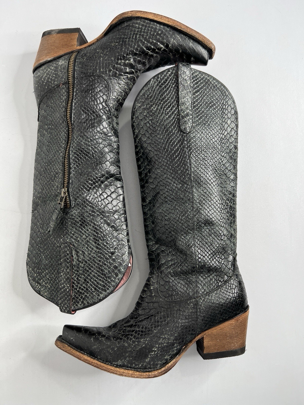Junk Gypsy by Lane Black Textured Snake Pattern Leather Western Boots Size 8.5 Junk Gypsy by Lane Black Textured Snake Pattern Leather Western Boots Size 8.5