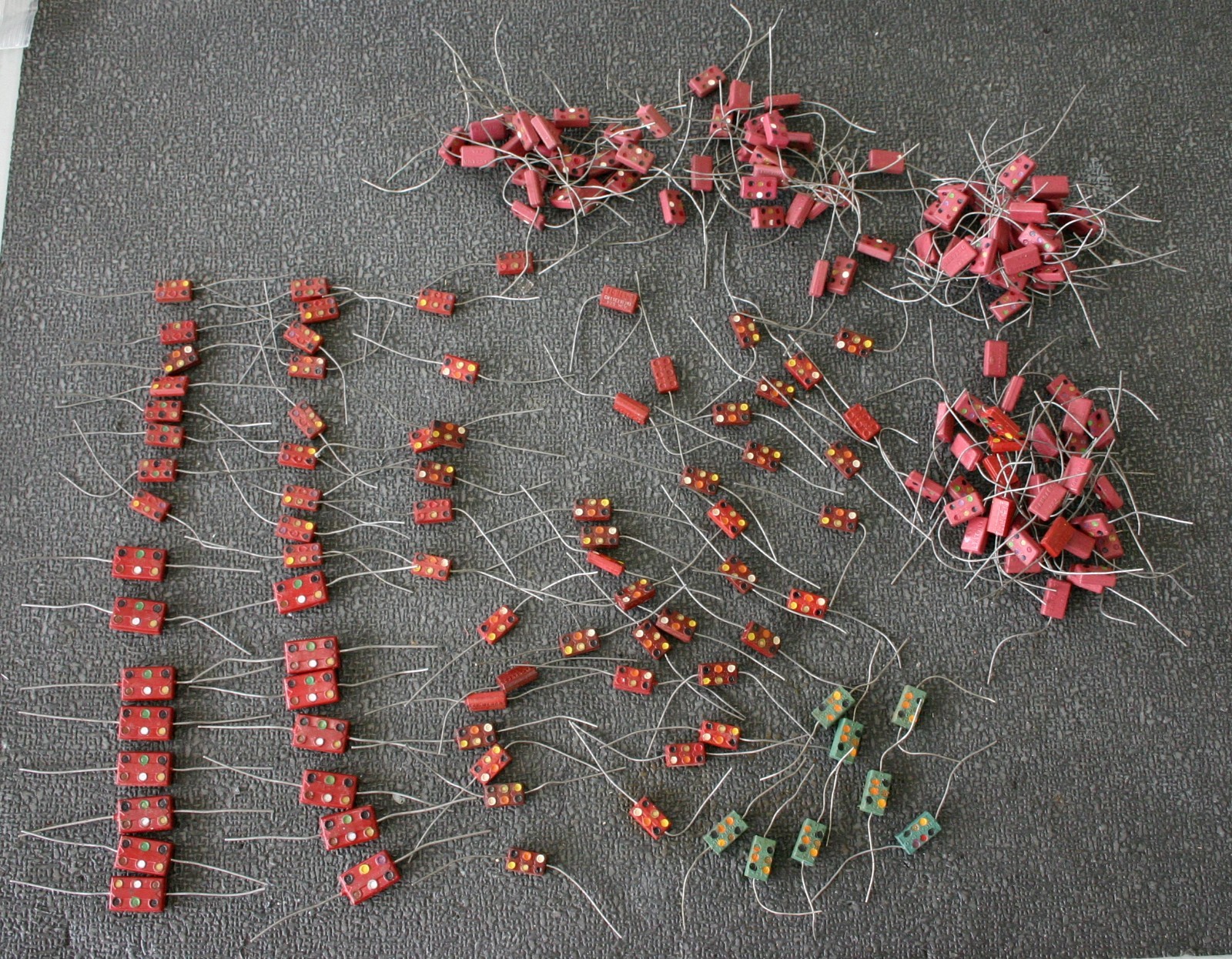 Vintage Lot 190 Pieces of El-Menco Sangamo Micamold Domino Mica Capacitors NOS Vintage Lot 190 Pieces of El-Menco Sangamo Micamold Domino Mica Capacitors NOS
