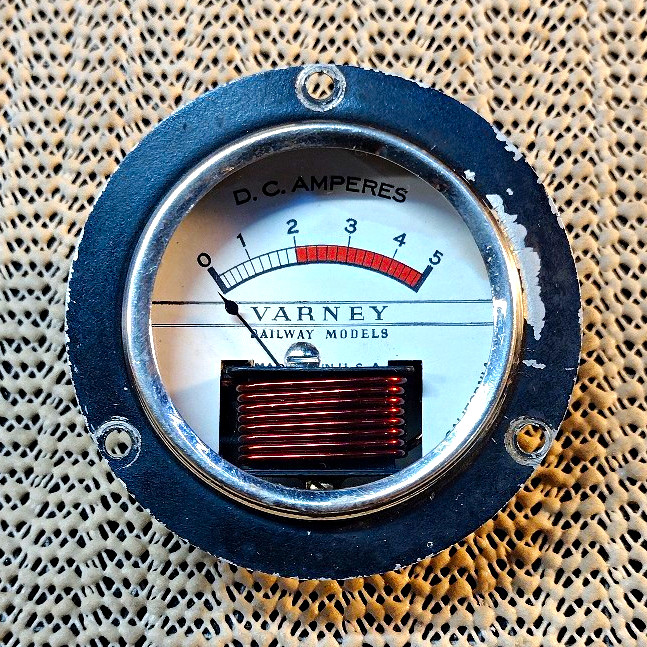 Vintage Varney Railway Models D.C. Amperes Panel Meter Gauge (0-5 Amps) Vintage Varney Railway Models D.C. Amperes Panel Meter Gauge (0-5 Amps)