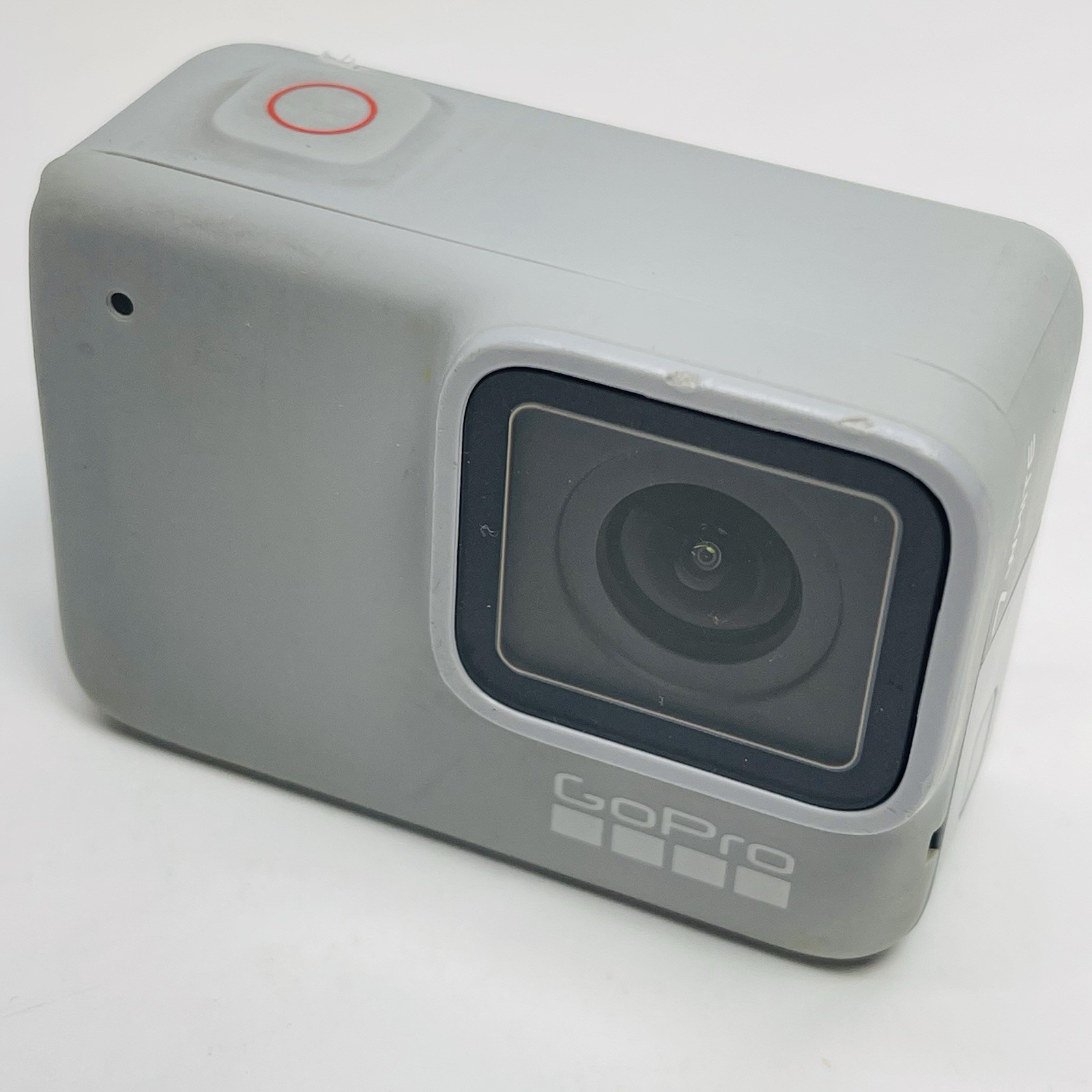 GoPro HERO7 White Waterproof 1080p HD Action Camera with Wi-Fi - WORKS GREAT GoPro HERO7 White Waterproof 1080p HD Action Camera with Wi-Fi - WORKS GREAT