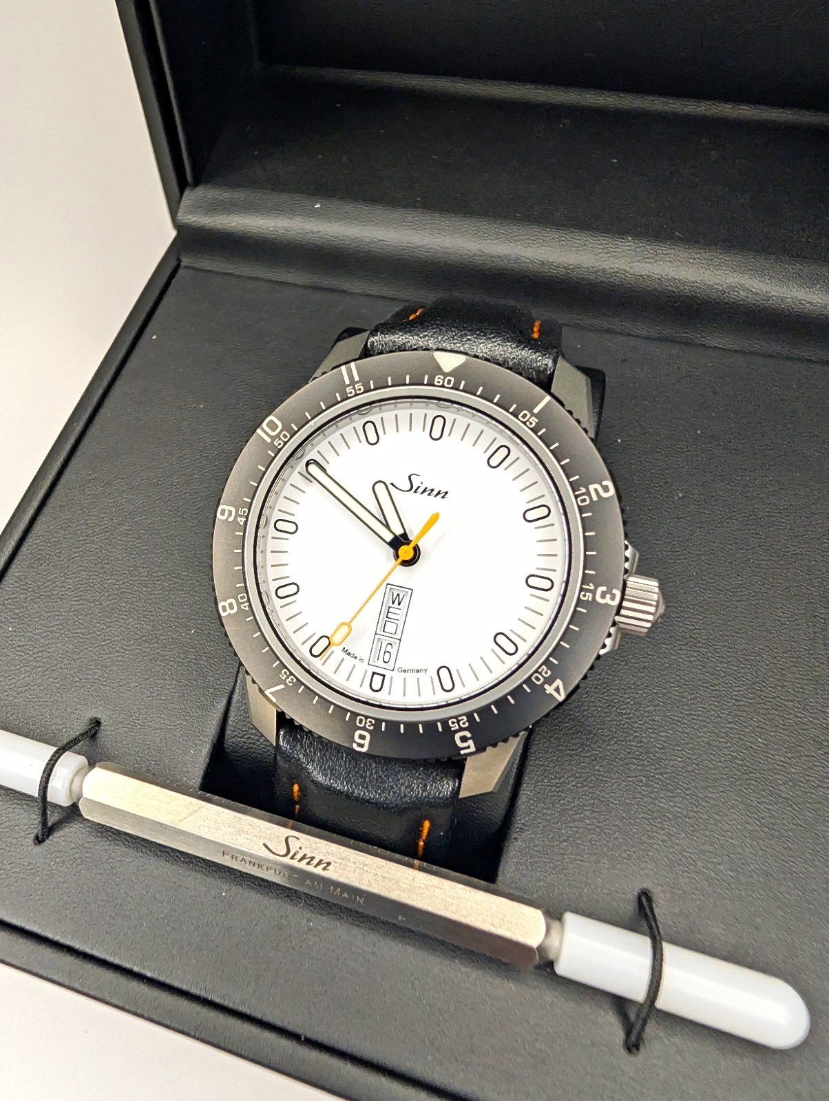 Sinn 105 St Sa W (2025) 41mm Auto 200m White Dial Strap Day/Date Box Papers Sinn 105 St Sa W (2025) 41mm Auto 200m White Dial Strap Day/Date Box Papers
