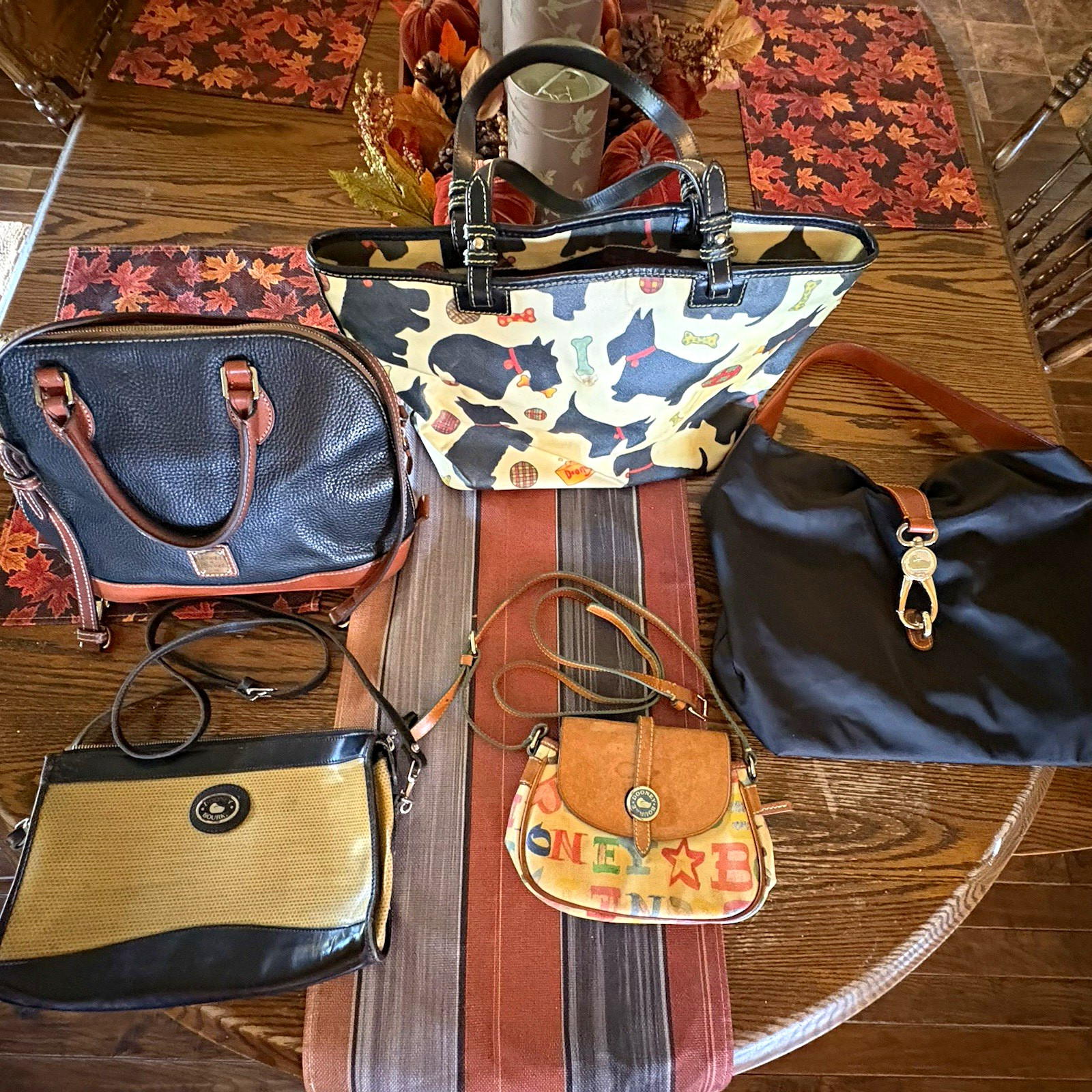 Dooney & Bourke lot of 5 Handbag/Purses Dooney & Bourke lot of 5 Handbag/Purses