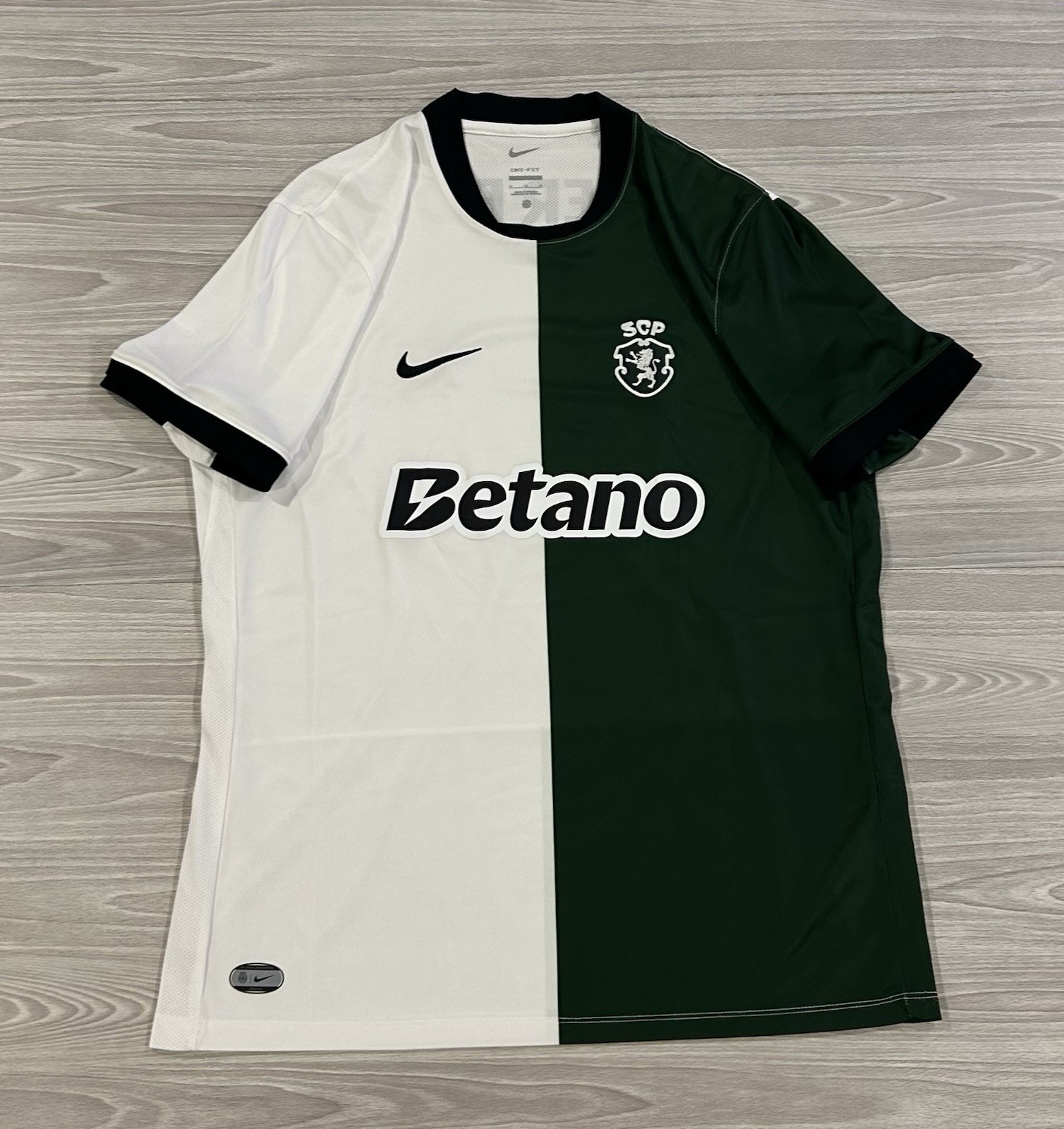 Nike 2025/26 Sporting Clube de Portugal Soccer Jersey FZ9932-106 Men’s Size XL Nike 2025/26 Sporting Clube de Portugal Soccer Jersey FZ9932-106 Men’s Size XL