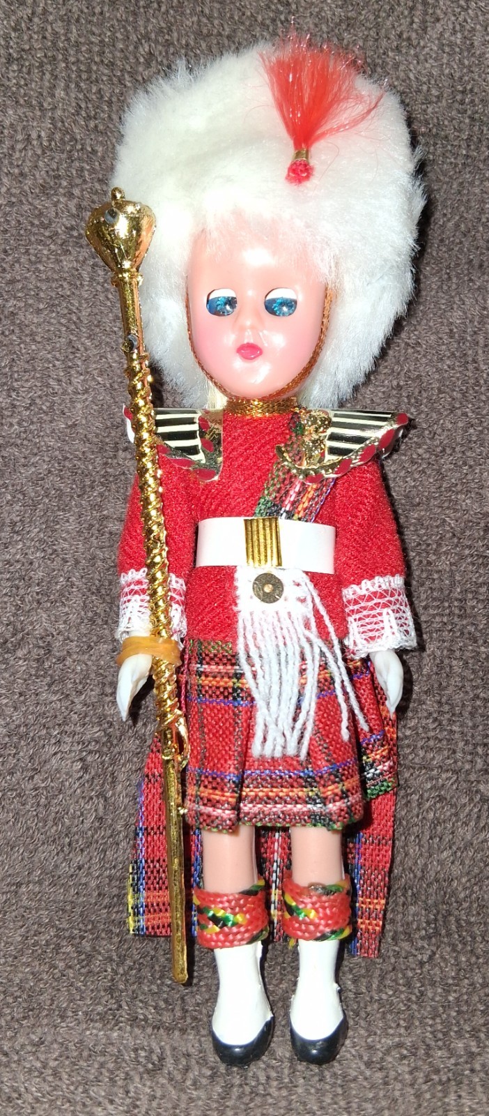 Queen's Guard, traje tradicional, ojos dormilones, mediados siglo XX