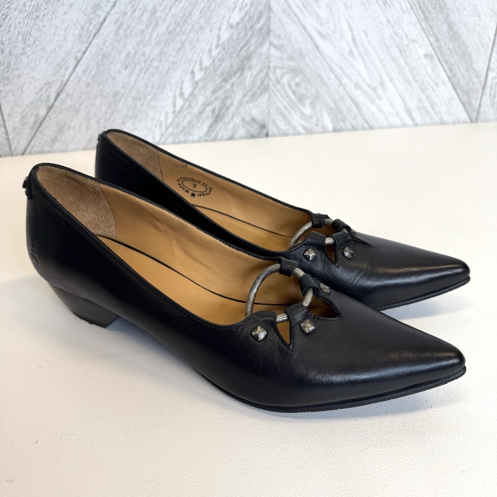 John Fluevog Truth Makena Key Ring Pump Black Shoes Womens Size 7 Low Heel