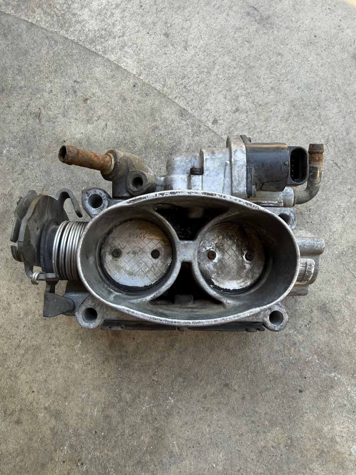 1994-1996 Chevrolet Camaro Corvette Pontiac Firebird Throttle Body 17104417 OEM 1994-1996 Chevrolet Camaro Corvette Pontiac Firebird Throttle Body 17104417 OEM