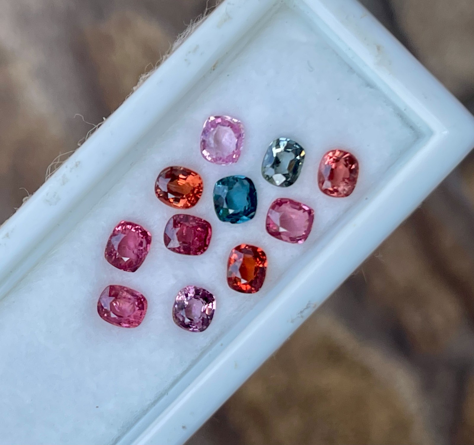 Natural 100% VVS-VS 11/Pc 4.12 ct Cushion Multi,color Spinel MOGOK Gemstone