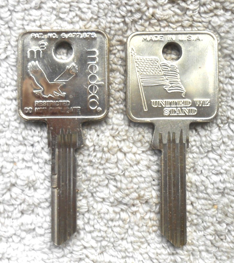 (1) MEDECO key blank. In picture show 2 side (1) MEDECO key blank. In picture show 2 side