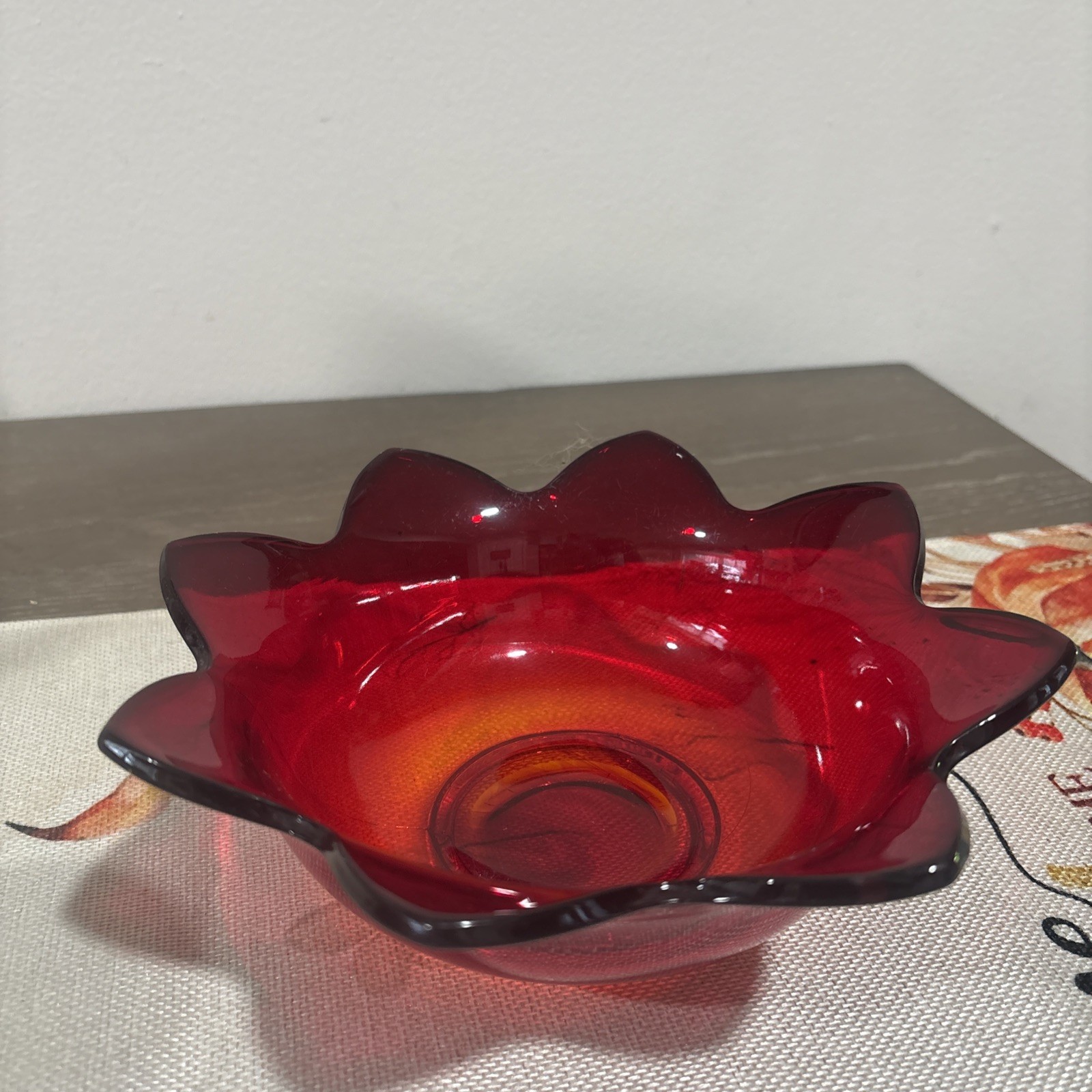 Fenton Amberina Glass Lotus Bowl (Pattern #848) 9inch Across, 3inches High. Fenton Amberina Glass Lotus Bowl (Pattern #848) 9inch Across, 3inches High.