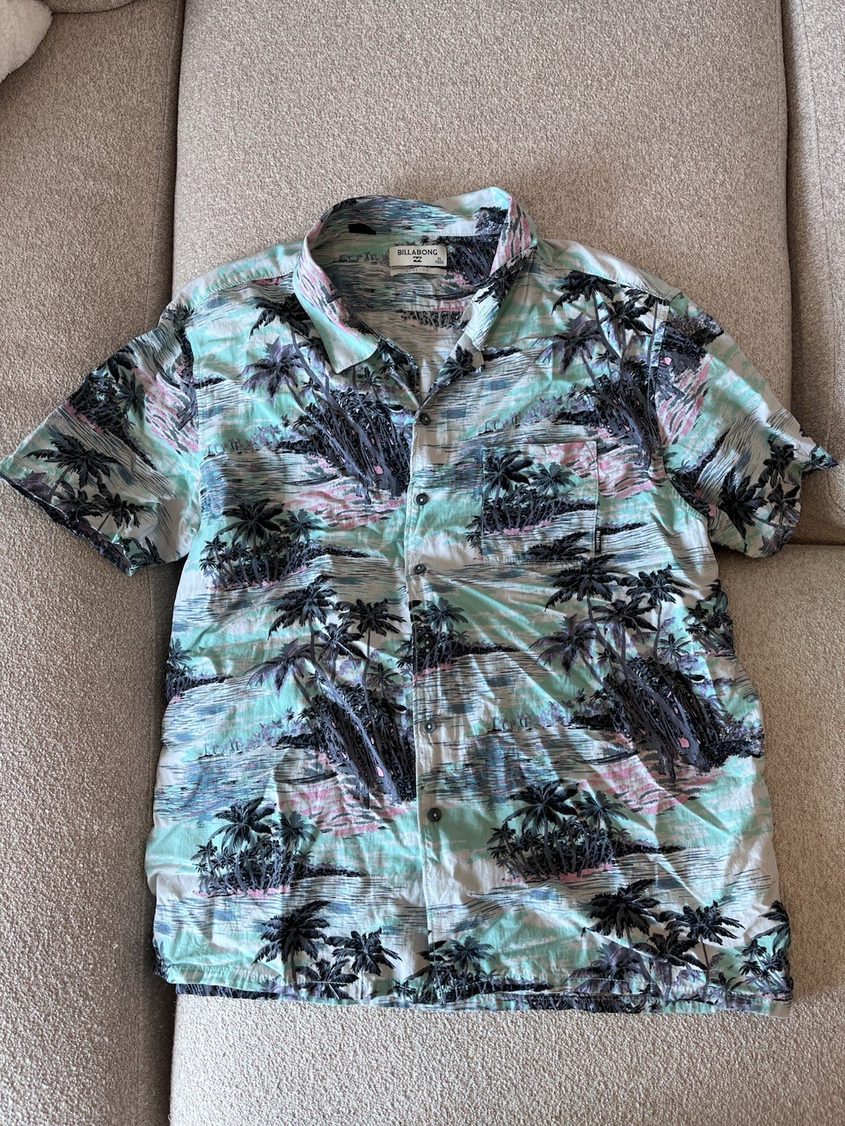 Billabong Men’s XL Hawaiian Print Short Sleeve Shirt, Style M505TBVP (2018)