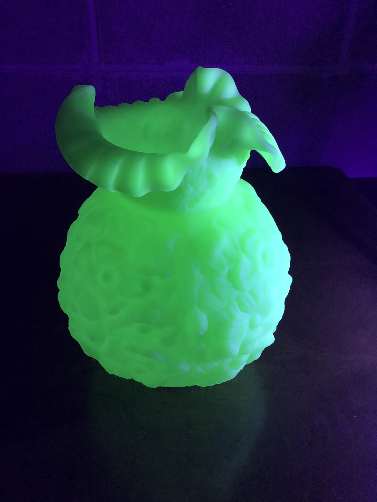 VINTAGE FENTON CUSTARD SATIN URANIUM GLASS GWTW \