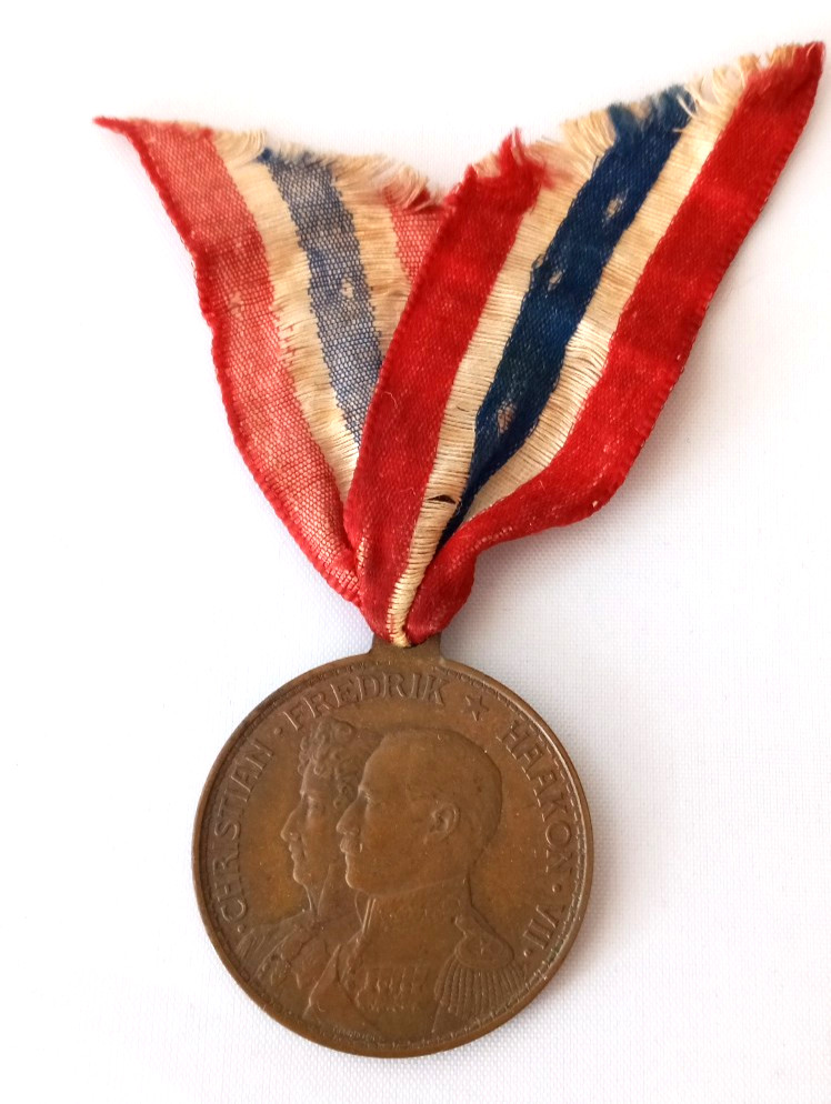 RARE Antique 1914 Norwegian Bronze Medal Dunbar Natal with Ribbon