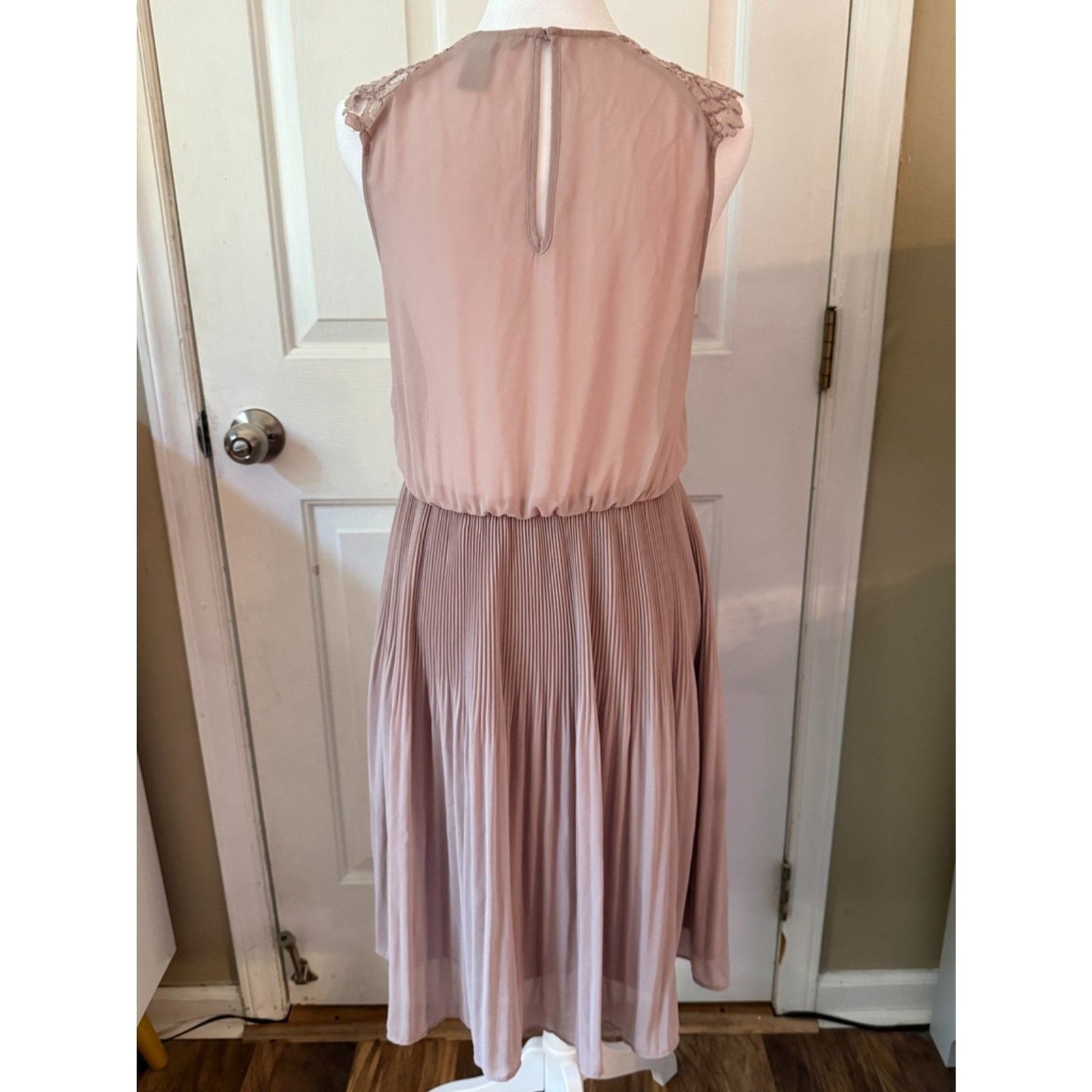 H&M Women’s Size 8 Blush Pink Lace Pleated Midi Dress Sleeveless Romantic