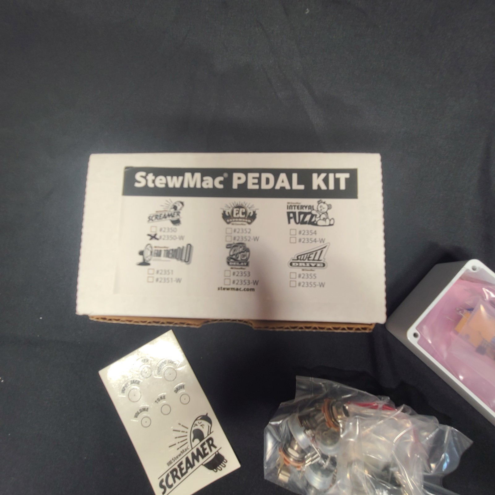 StewMac Screamer Pedal Kit, With White Enclosure (#2350-W)