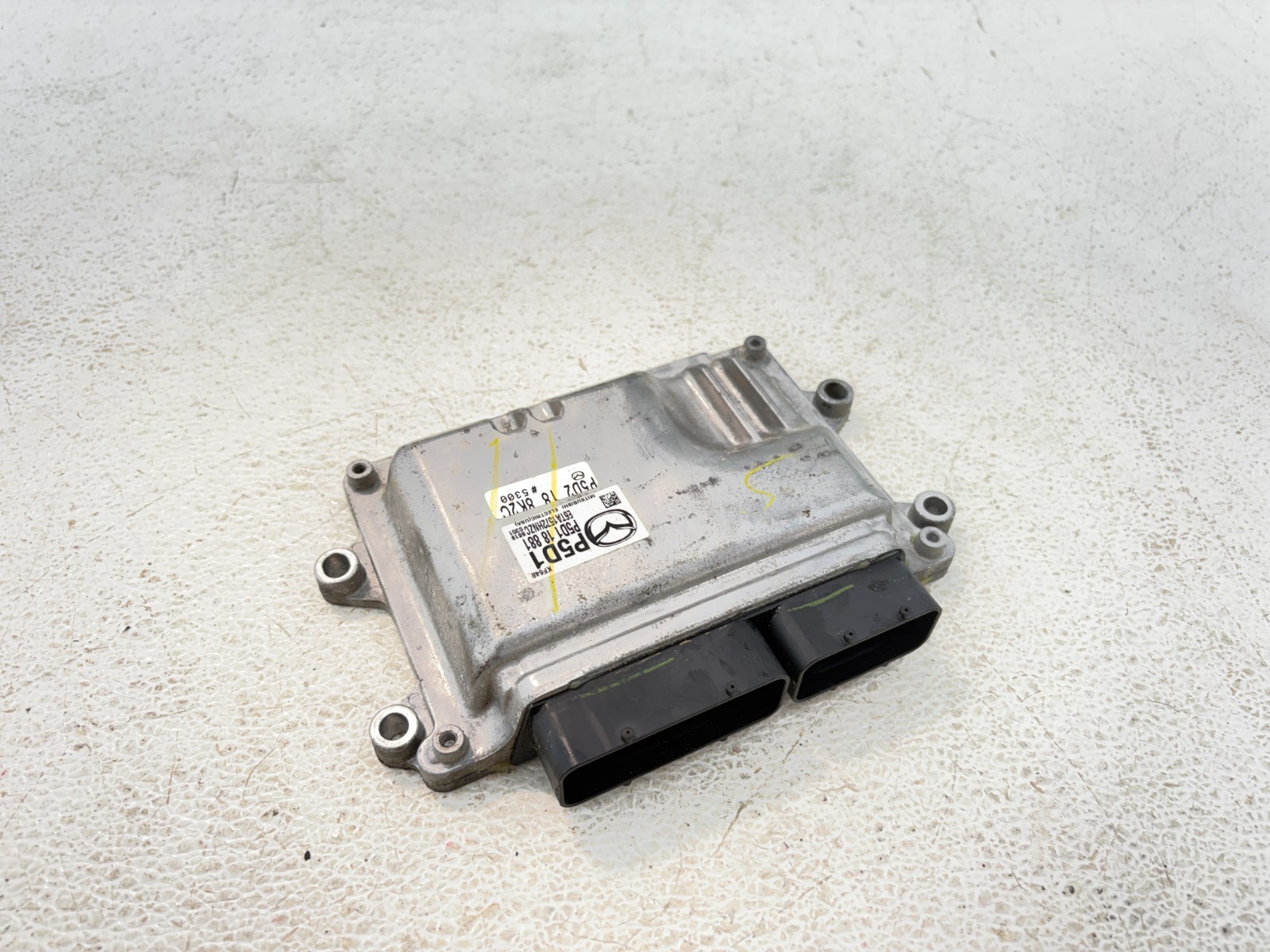 2016-2020  Toyota Yaris  ecm ecu computer P5D1 18 881 OEM