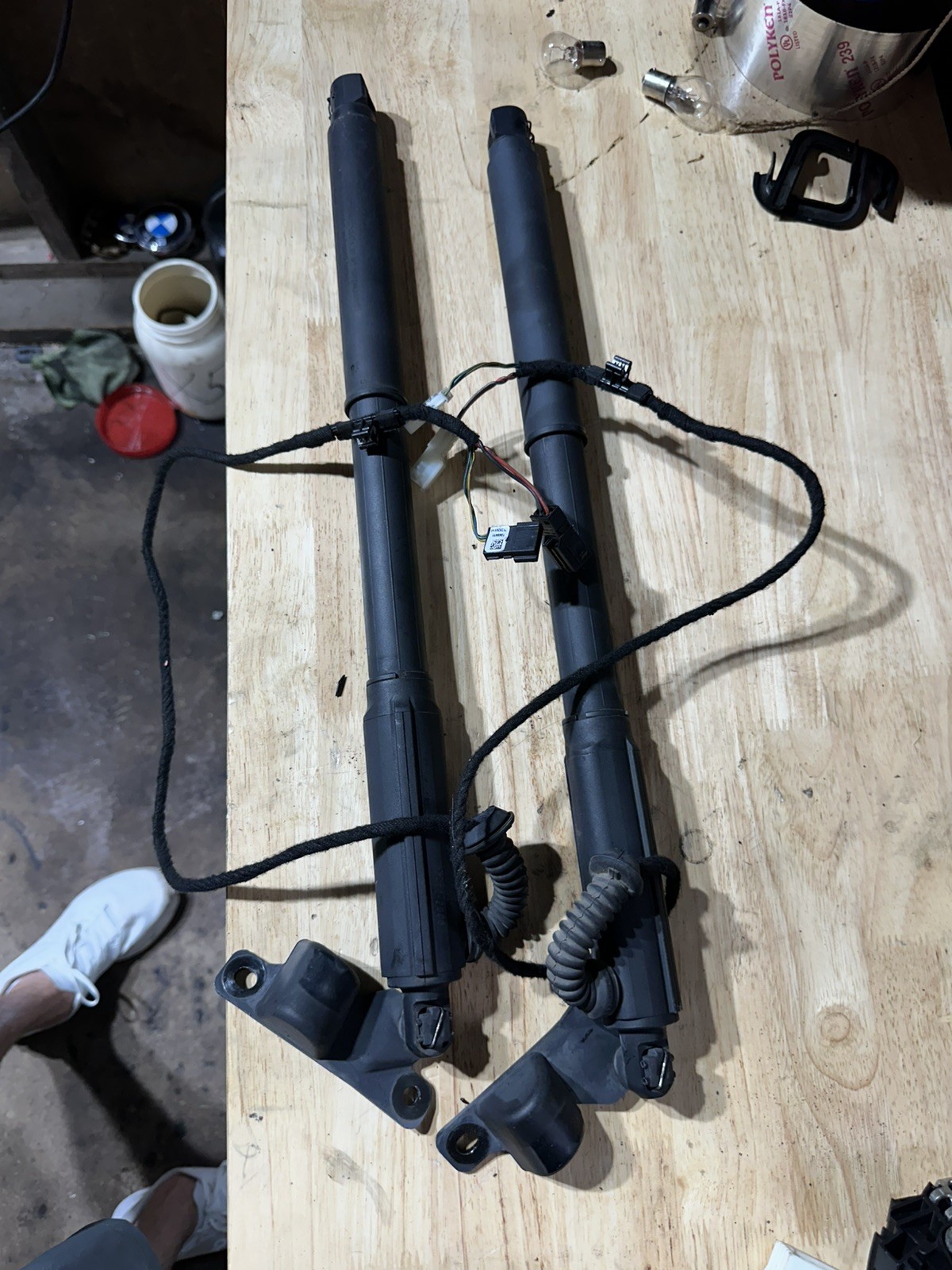 OEM BMW E70 X5 07-13 TRUNK TAILGATE HATCH ELECTRIC LIFT SHOCK STRUT LEFT RIGHT