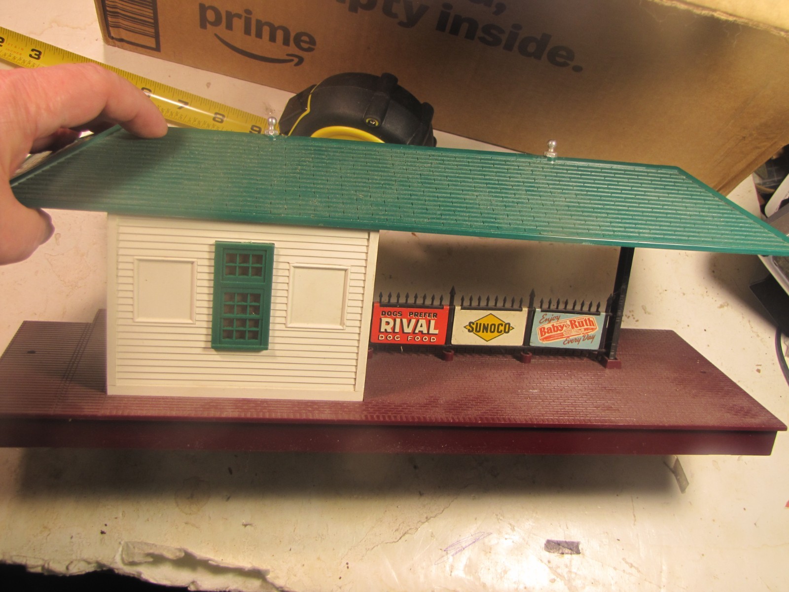 LIONEL 256 Illuminated Freight, no box