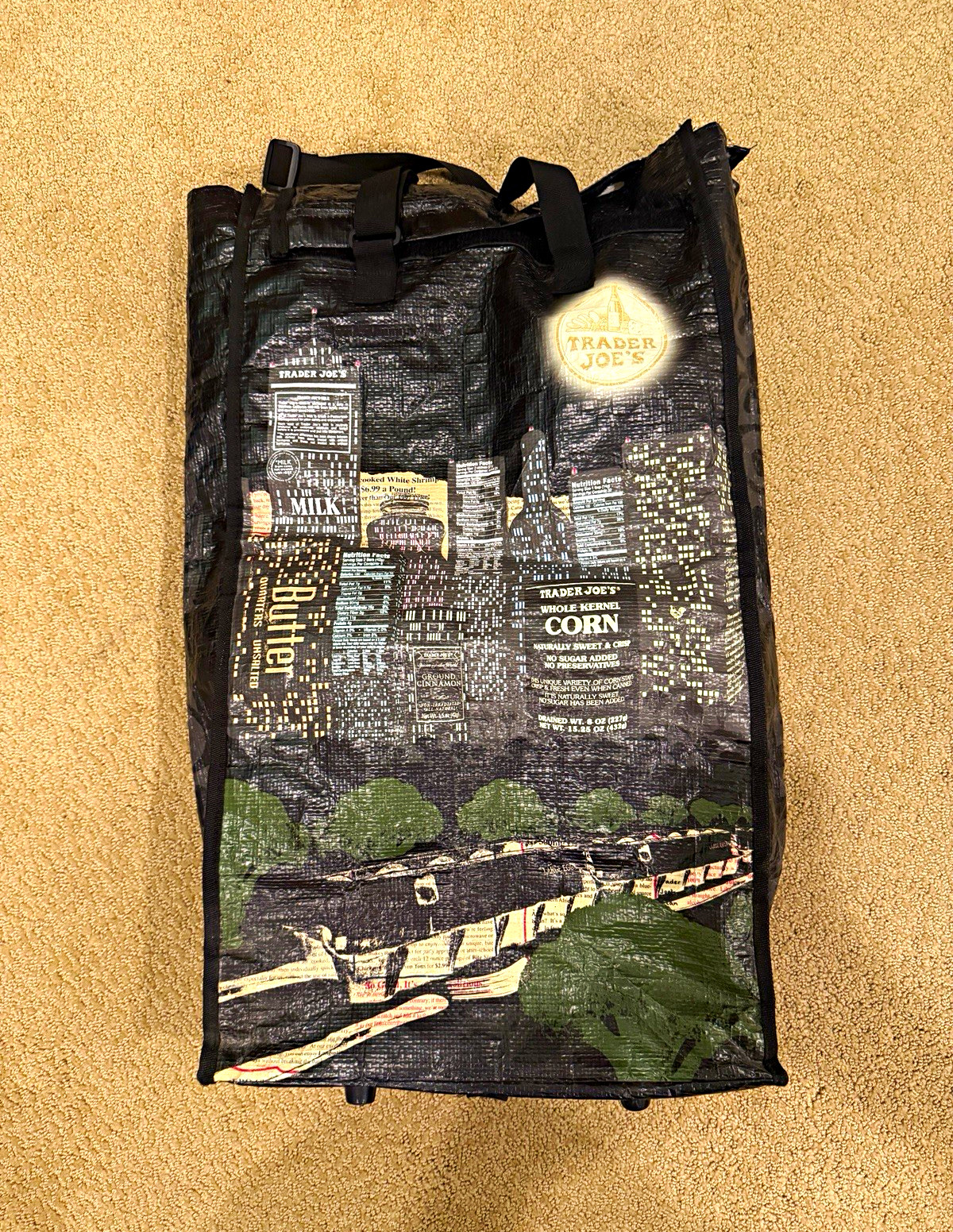 *VERY RARE* Trader Joe’s Insulated Roller Bag ‘Nocturne Night (NY) City Bag’ *VERY RARE* Trader Joe’s Insulated Roller Bag ‘Nocturne Night (NY) City Bag’