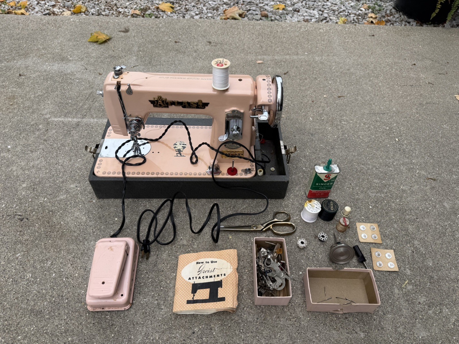 Vintage Atlas Precision Sewing Machine Pink Works Tested Read Description Vintage Atlas Precision Sewing Machine Pink Works Tested Read Description