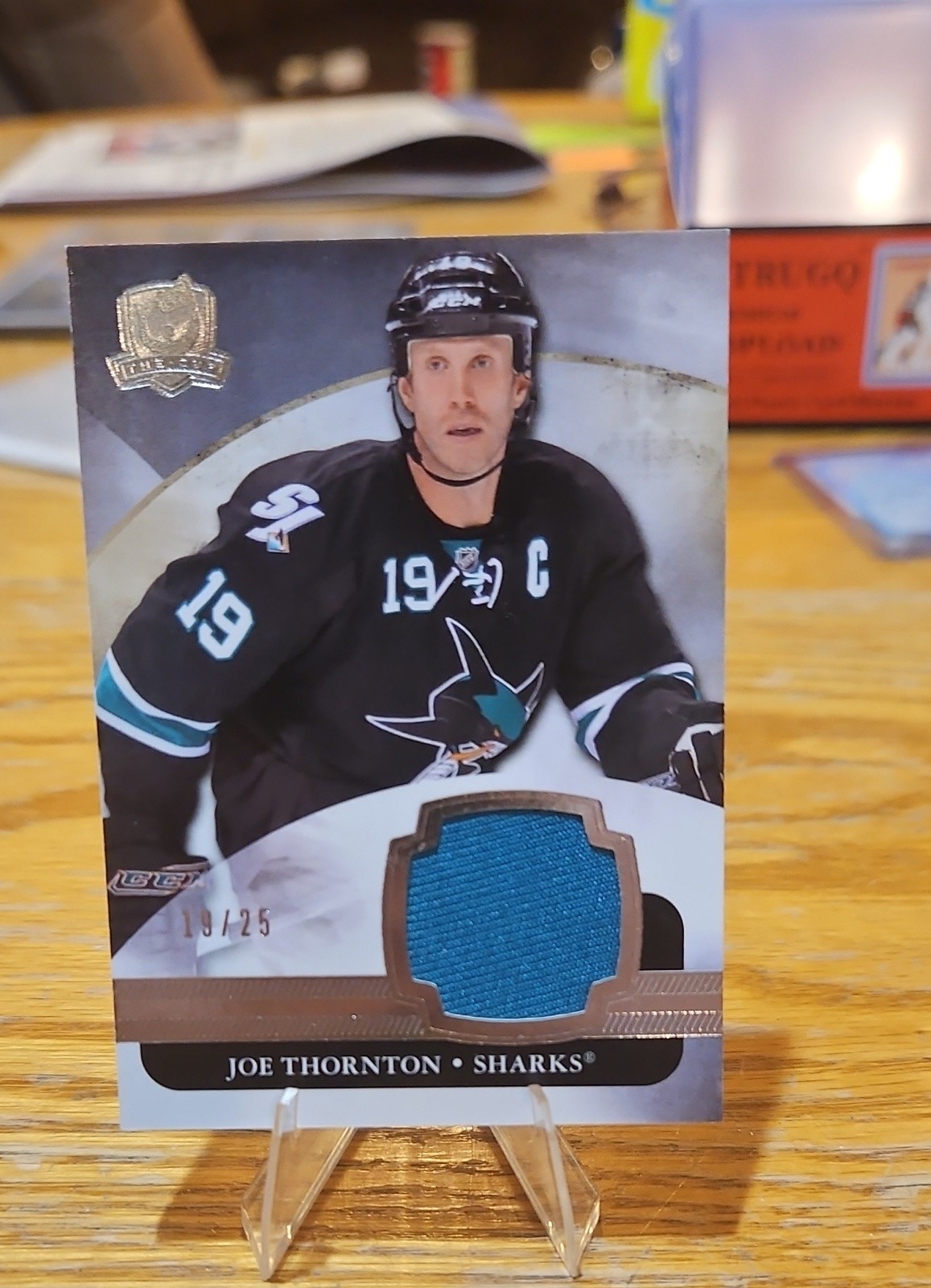 2011-12 Upper Deck The Cup - Joe Thornton #74 Silver Jersey /25 (MEM) 2011-12 Upper Deck The Cup - Joe Thornton #74 Silver Jersey /25 (MEM)