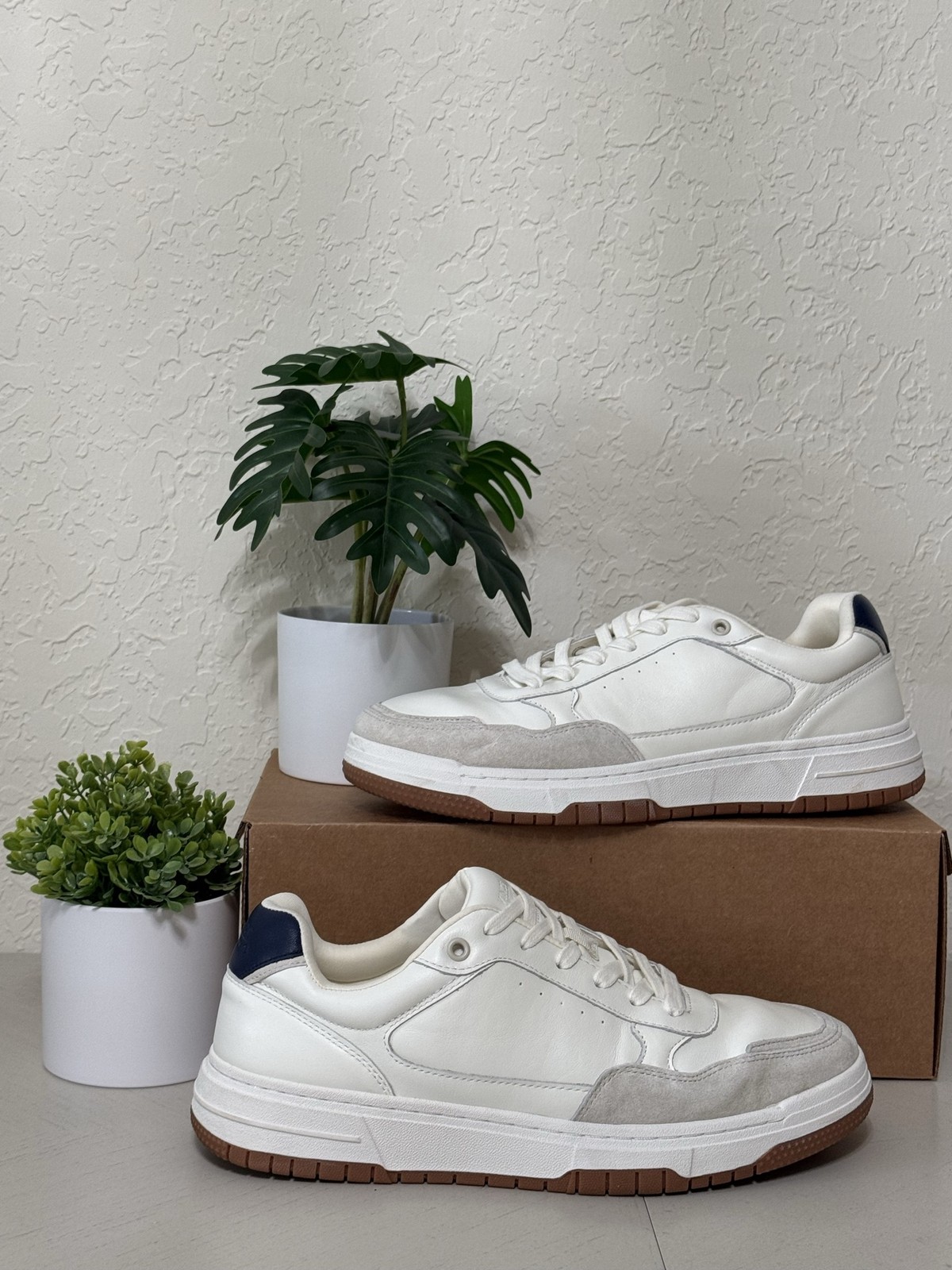 Vince Camuto VY-Pieter Shoes Mens Size 11 White Leather Low Top Casual Sneakers