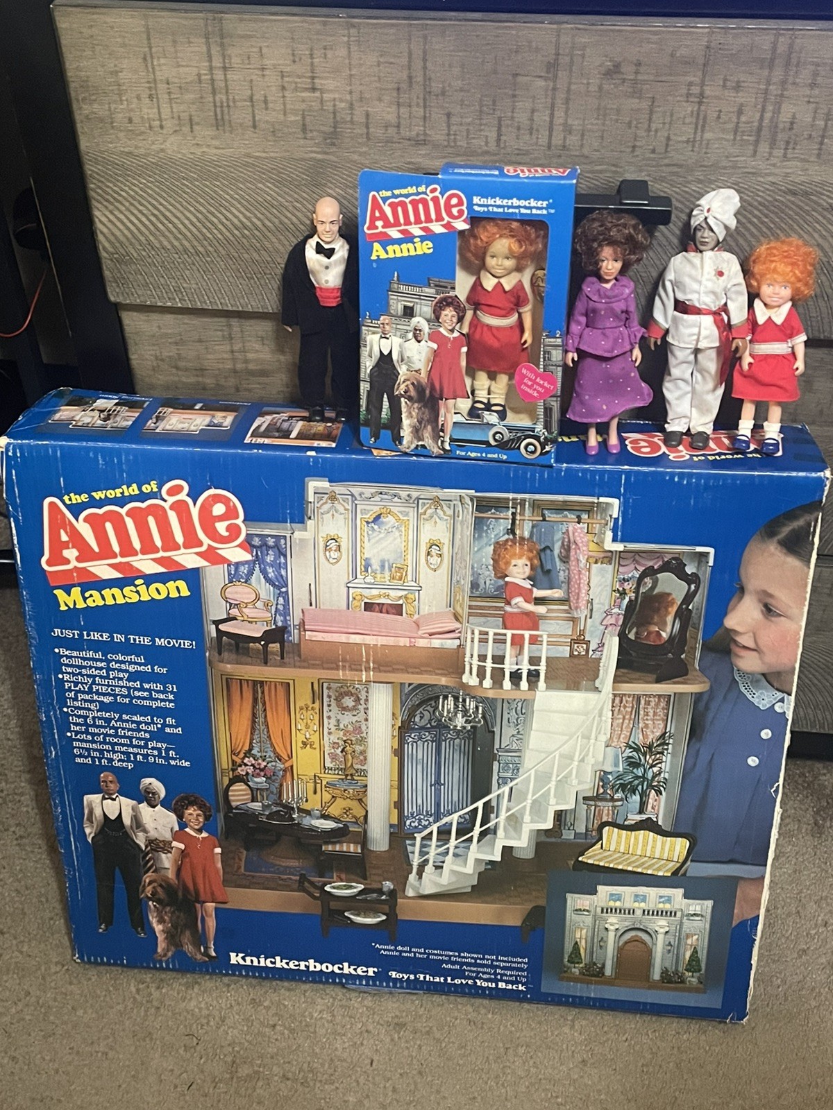 Vintage 1982 knickerbocker world of Annie mansion + doll lot Vintage 1982 knickerbocker world of Annie mansion + doll lot