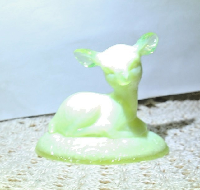 VINTAGE BOYD GLASS  BINGO DEER  FIGURINE LEMON CUSTARD #R 11/24/97 UV REACTIVE