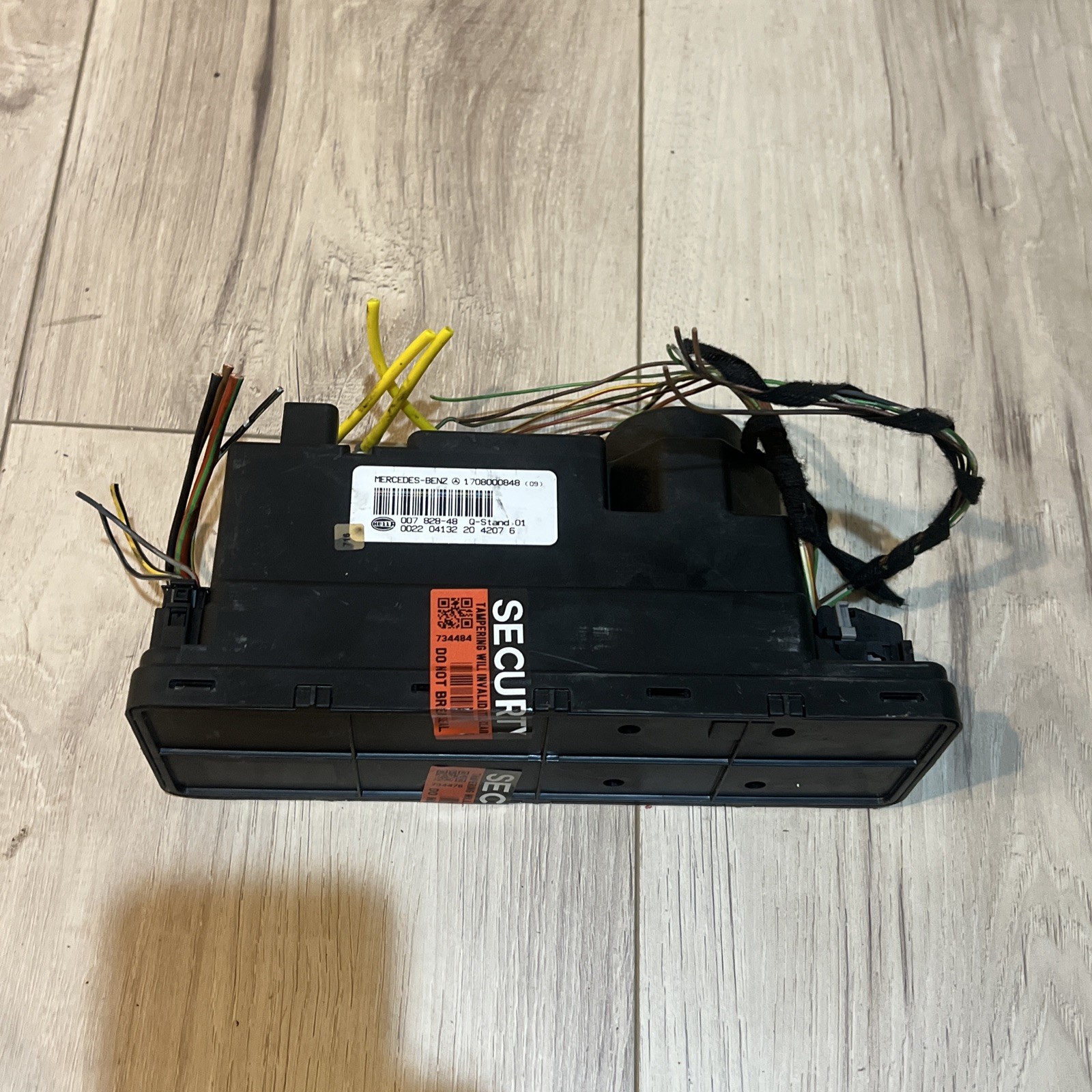 97-04 Mercedes SLK 04-08 Crossfire Central Door Lock Vacuum Pump 1708000848