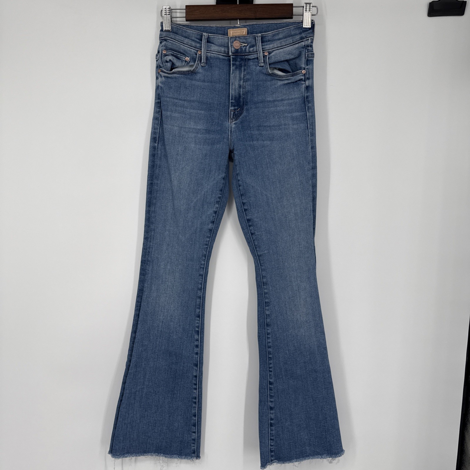 Mother The Weekender Fray A Groovy Kind Of Love Flare Jeans Raw Hem Jeans Sz 25 Mother The Weekender Fray A Groovy Kind Of Love Flare Jeans Raw Hem Jeans Sz 25