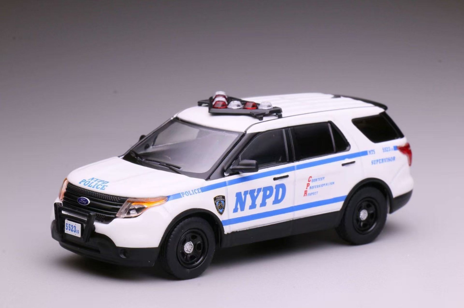 596 1:64 E 450 NY Police Emergency Service Unit 101 EMS Diecast Collect Car